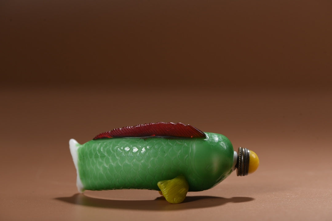 Old Chinese Peking Glass Fish Snuff Bottle