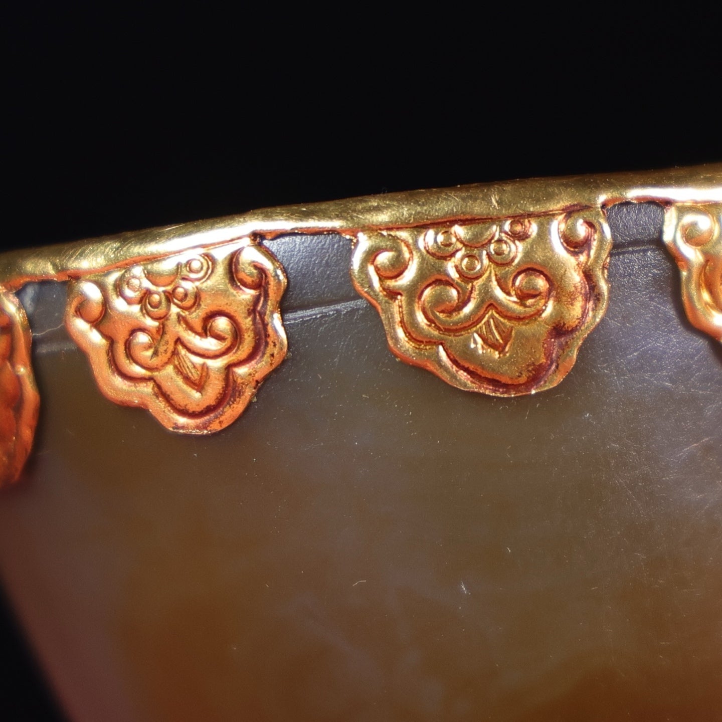 A1761 Superb Chinese Inlaying Gold Edge Agate Carved Fortune Ox Wine Cup