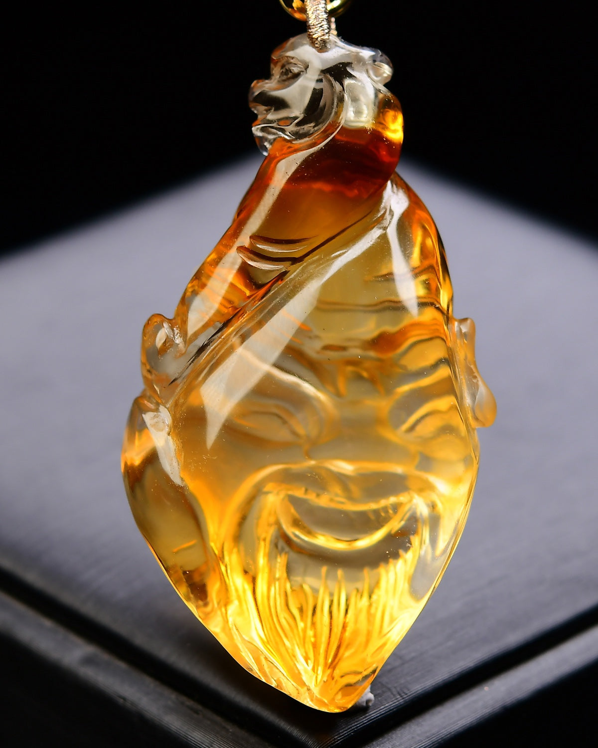 A1800 Exquisite Yellow Crystal Carved Longevity Taoism Deity Pendant w Beads Necklace