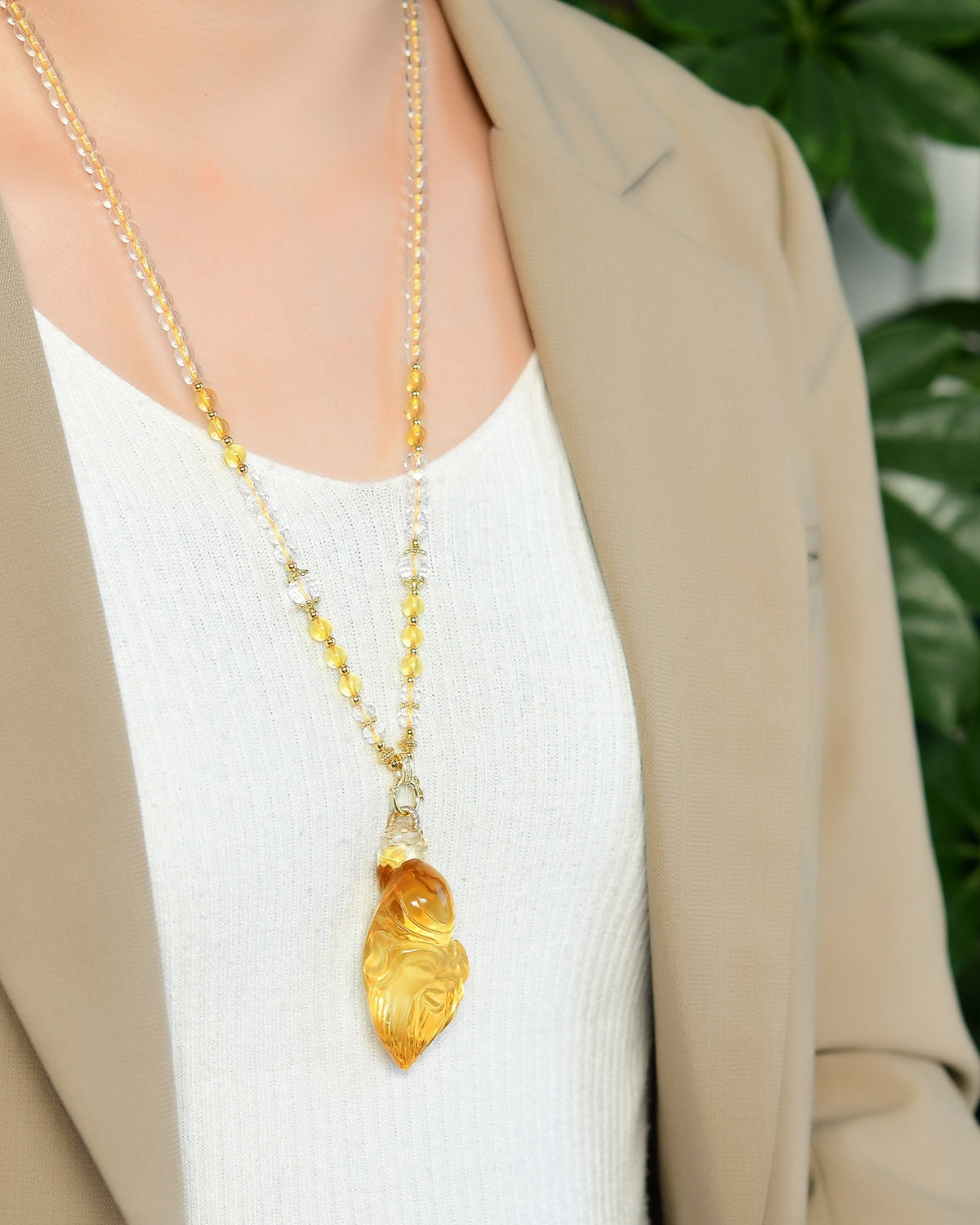 A1800 Exquisite Yellow Crystal Carved Longevity Taoism Deity Pendant w Beads Necklace