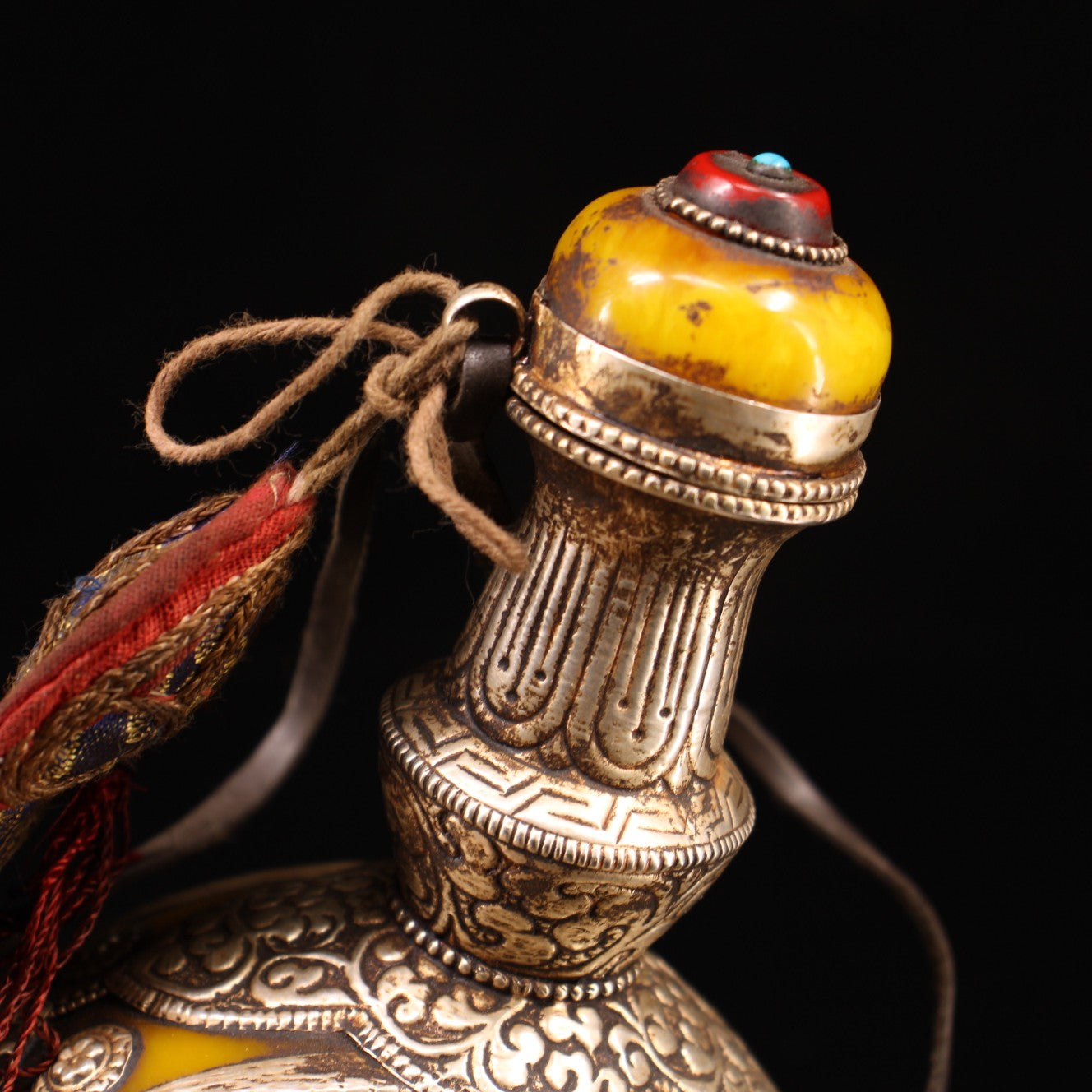 Tibetan Beeswax Plated Silver Inlay Gem Snuff Bottle