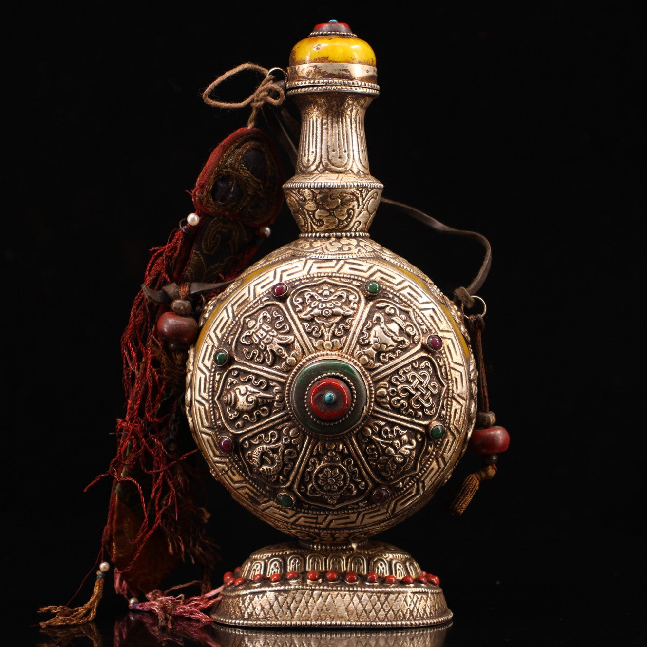Tibetan Beeswax Plated Silver Inlay Gem Snuff Bottle