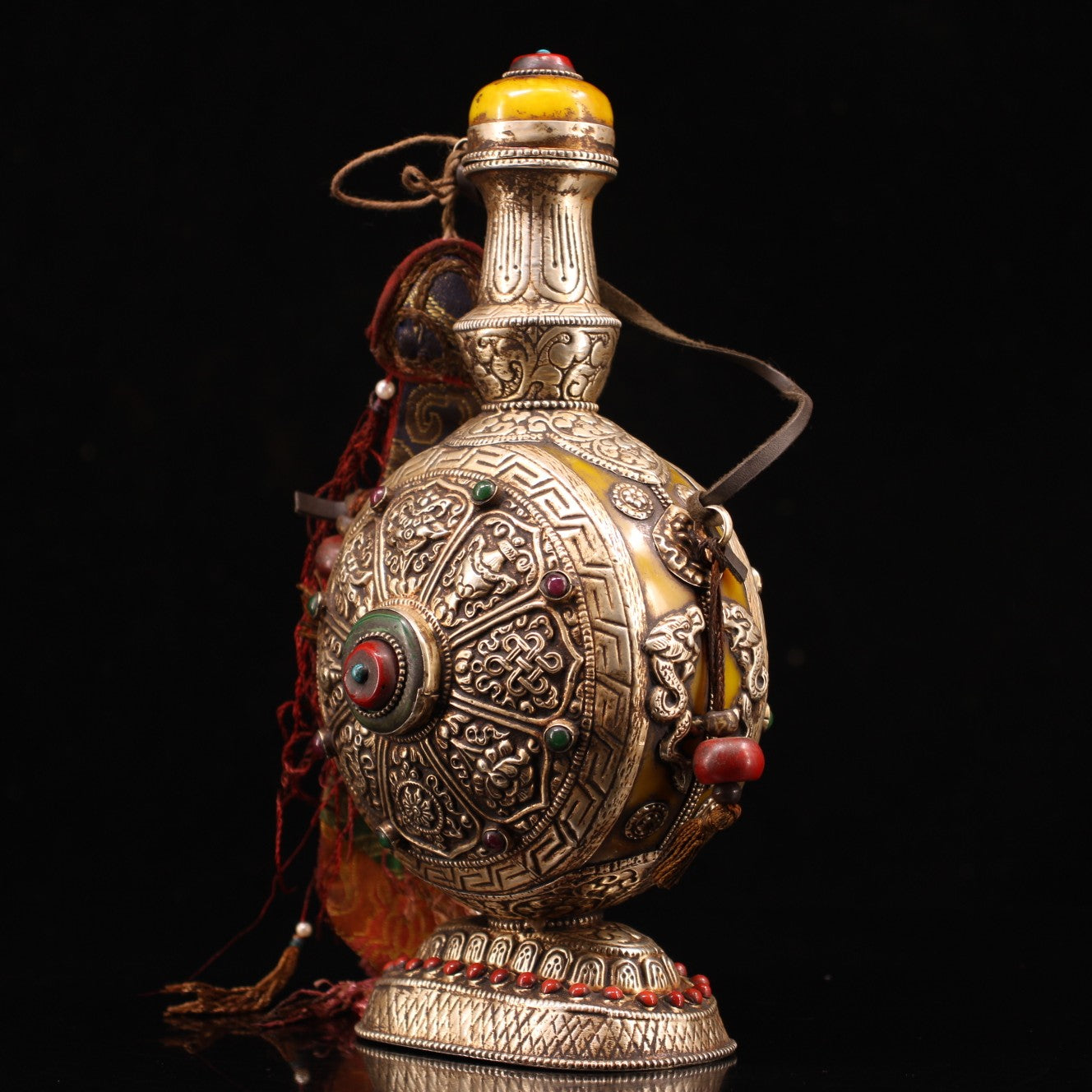 Tibetan Beeswax Plated Silver Inlay Gem Snuff Bottle