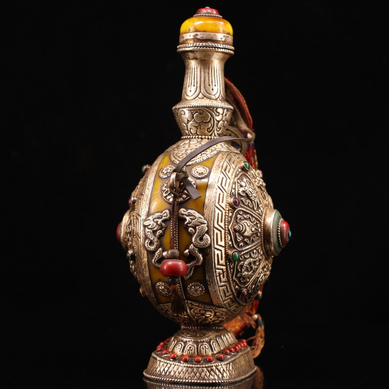 Tibetan Beeswax Plated Silver Inlay Gem Snuff Bottle