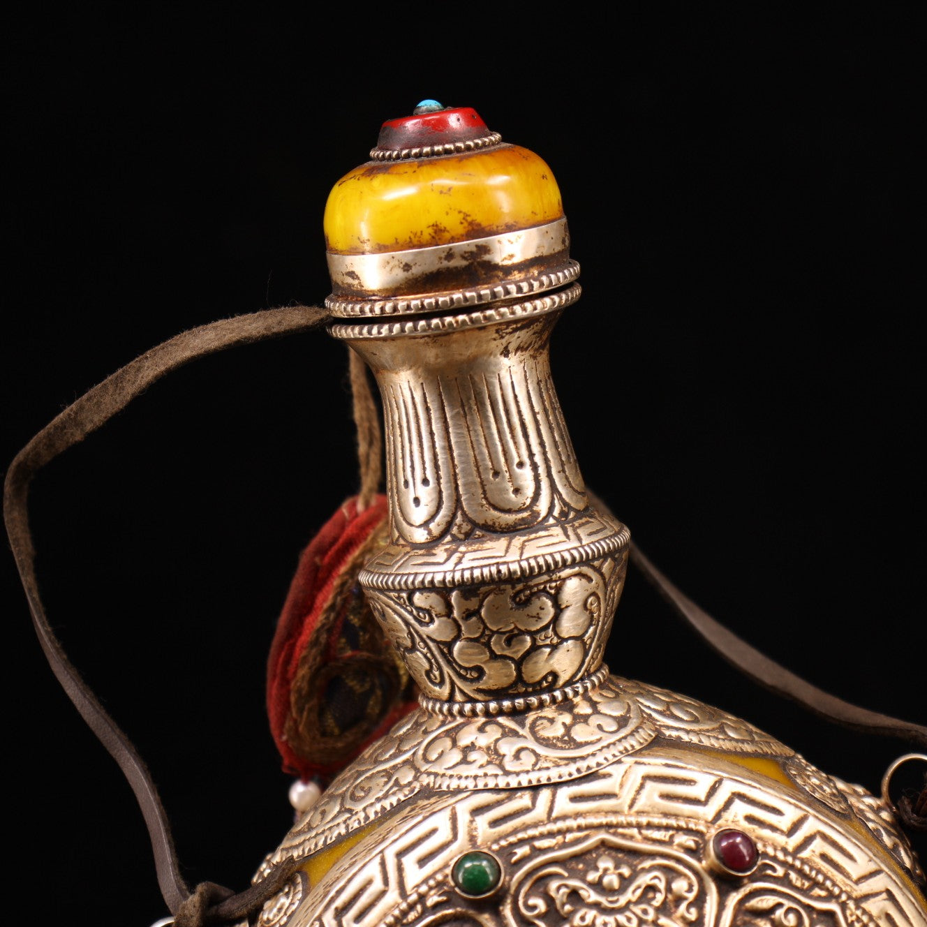 Tibetan Beeswax Plated Silver Inlay Gem Snuff Bottle