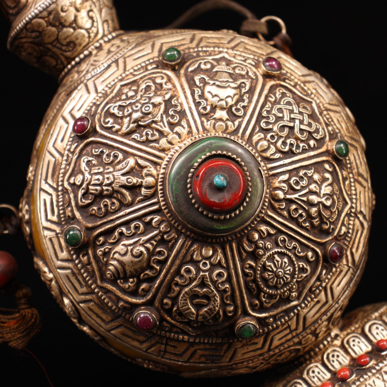 Tibetan Beeswax Plated Silver Inlay Gem Snuff Bottle
