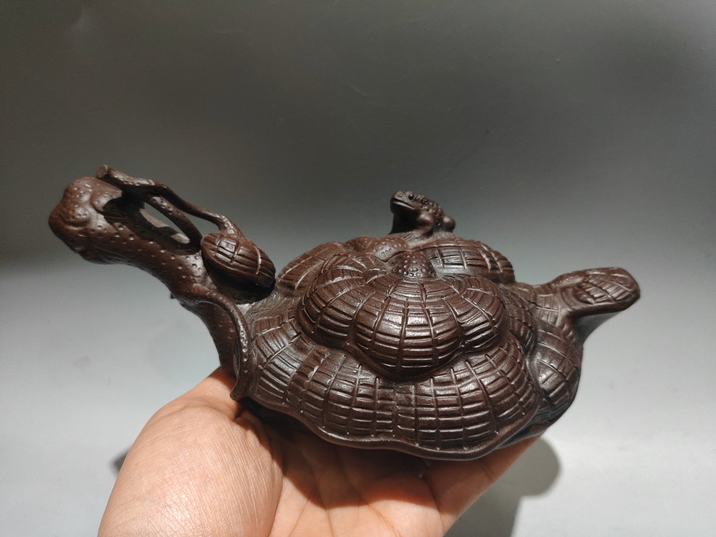 A0040 Old Chinese Yixing Zisha Clay Ganoderma lucidum Shape Teapot w Artist Signed
