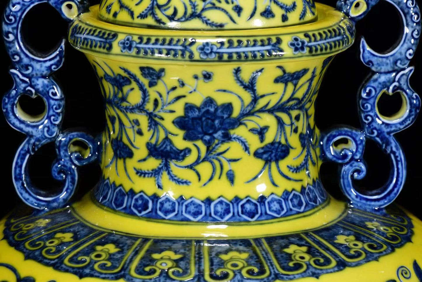 A0054 Chinese Yellow Glaze Blue And White Porcelain Lotus Flower Design Double Ears Pot