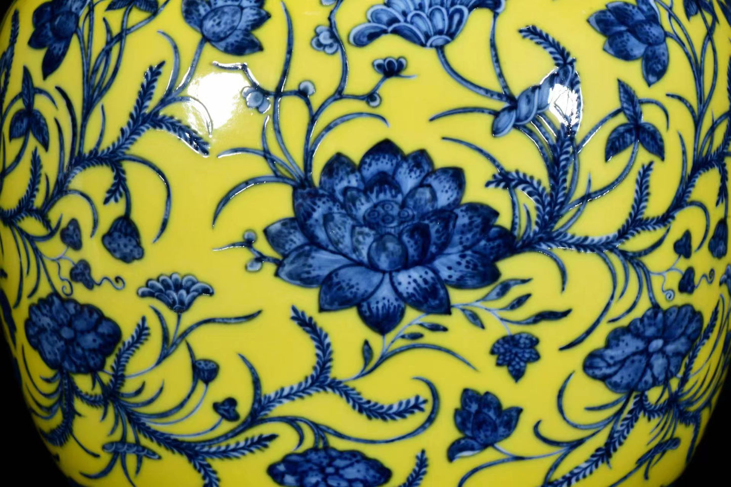 A0054 Chinese Yellow Glaze Blue And White Porcelain Lotus Flower Design Double Ears Pot
