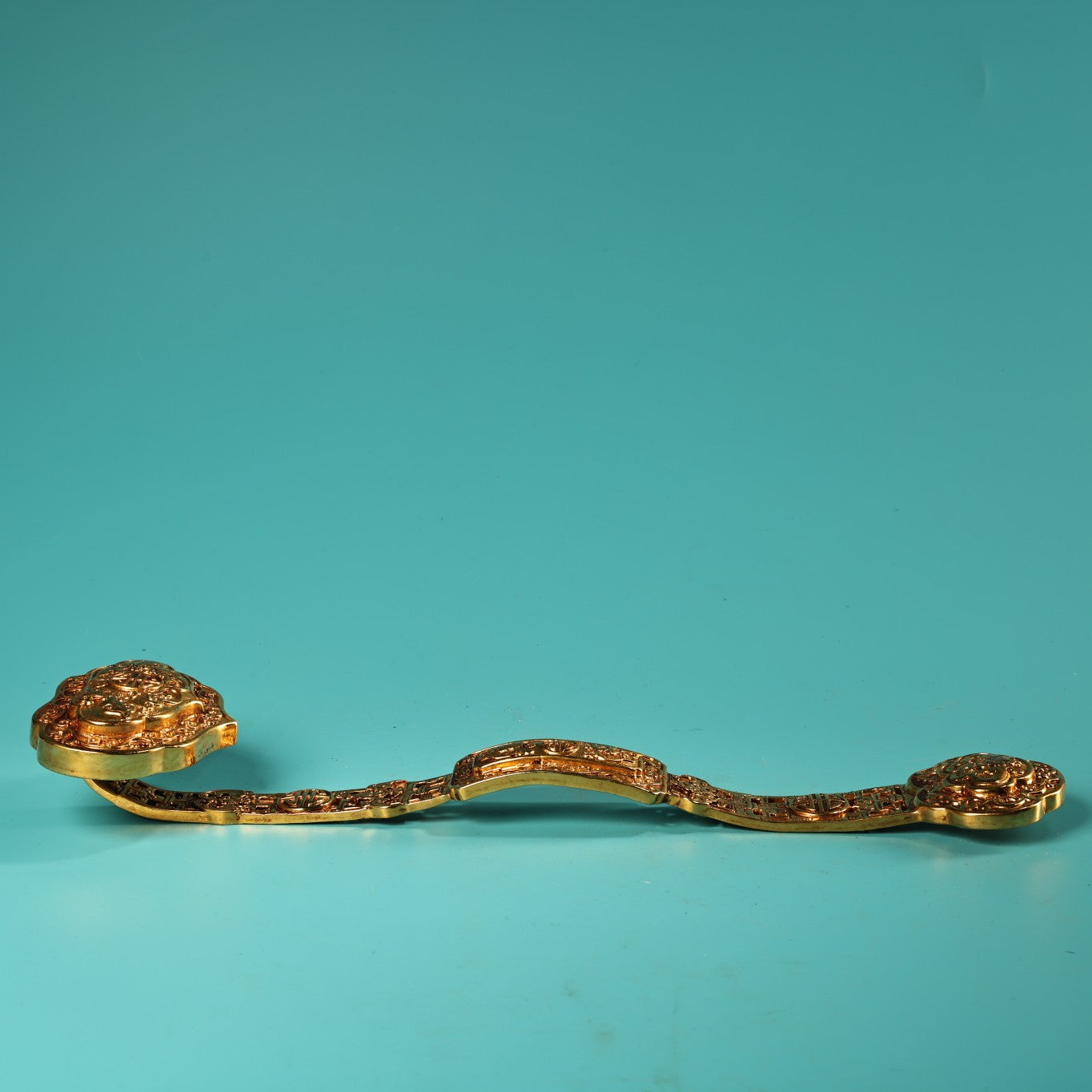 A0069 Vintage Chinese Gilt Gold Copper Low Relief Bat Design Ruyi Scepter
