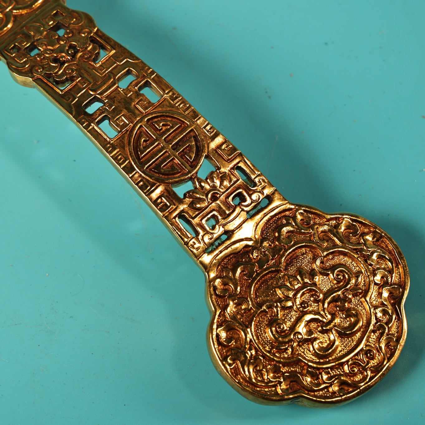 A0069 Vintage Chinese Gilt Gold Copper Low Relief Bat Design Ruyi Scepter