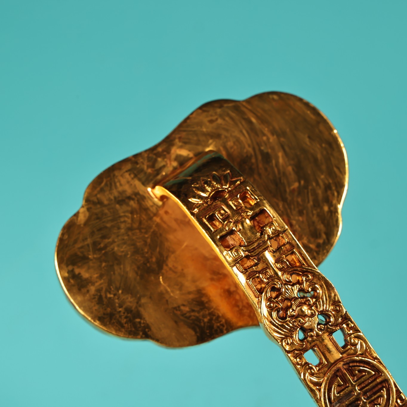 A0069 Vintage Chinese Gilt Gold Copper Low Relief Bat Design Ruyi Scepter