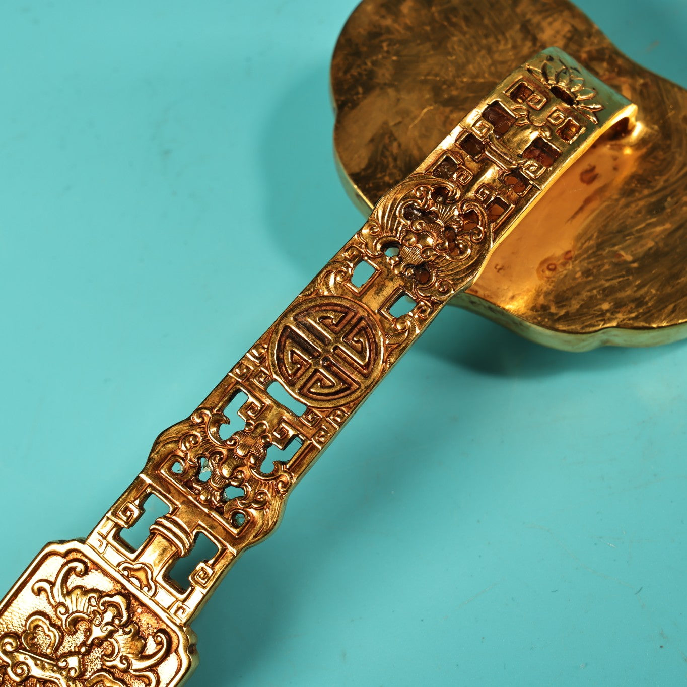 A0069 Vintage Chinese Gilt Gold Copper Low Relief Bat Design Ruyi Scepter