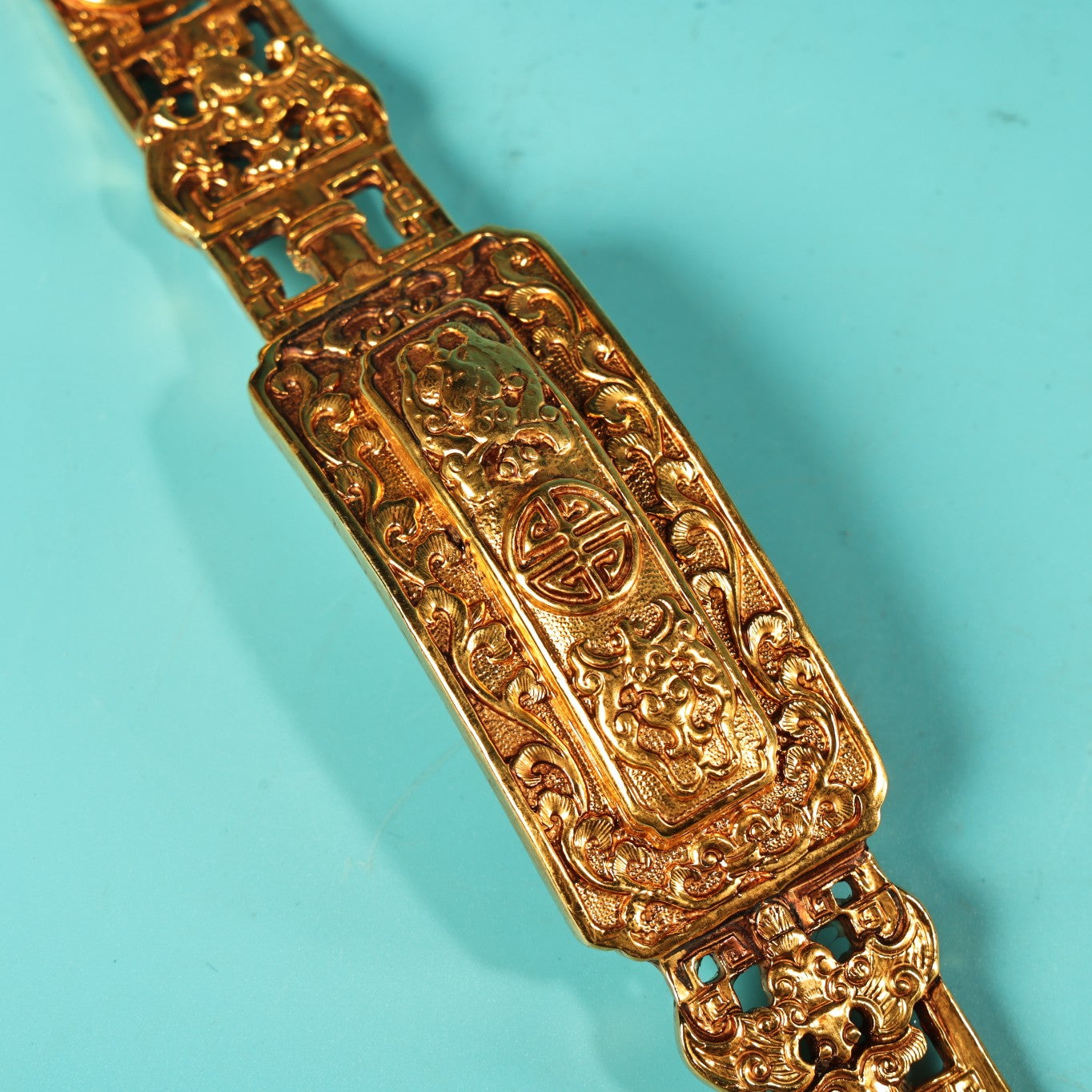 A0069 Vintage Chinese Gilt Gold Copper Low Relief Bat Design Ruyi Scepter