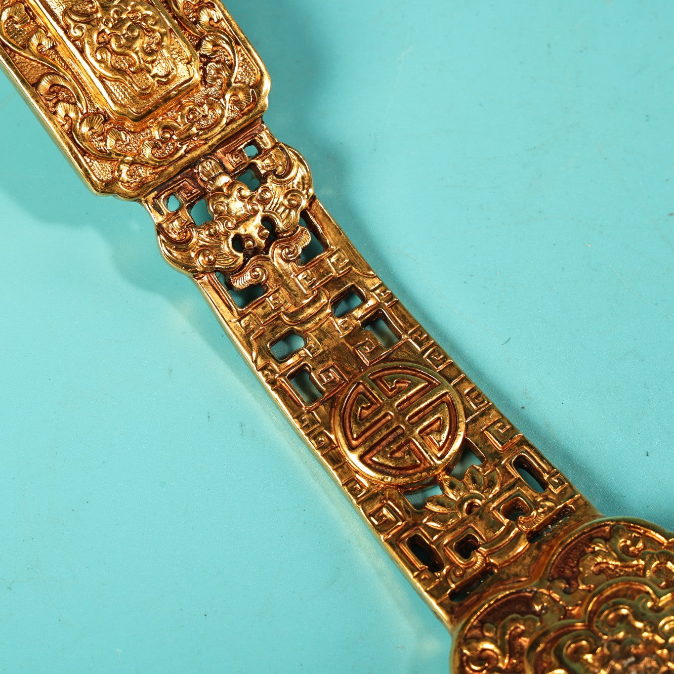 A0069 Vintage Chinese Gilt Gold Copper Low Relief Bat Design Ruyi Scepter