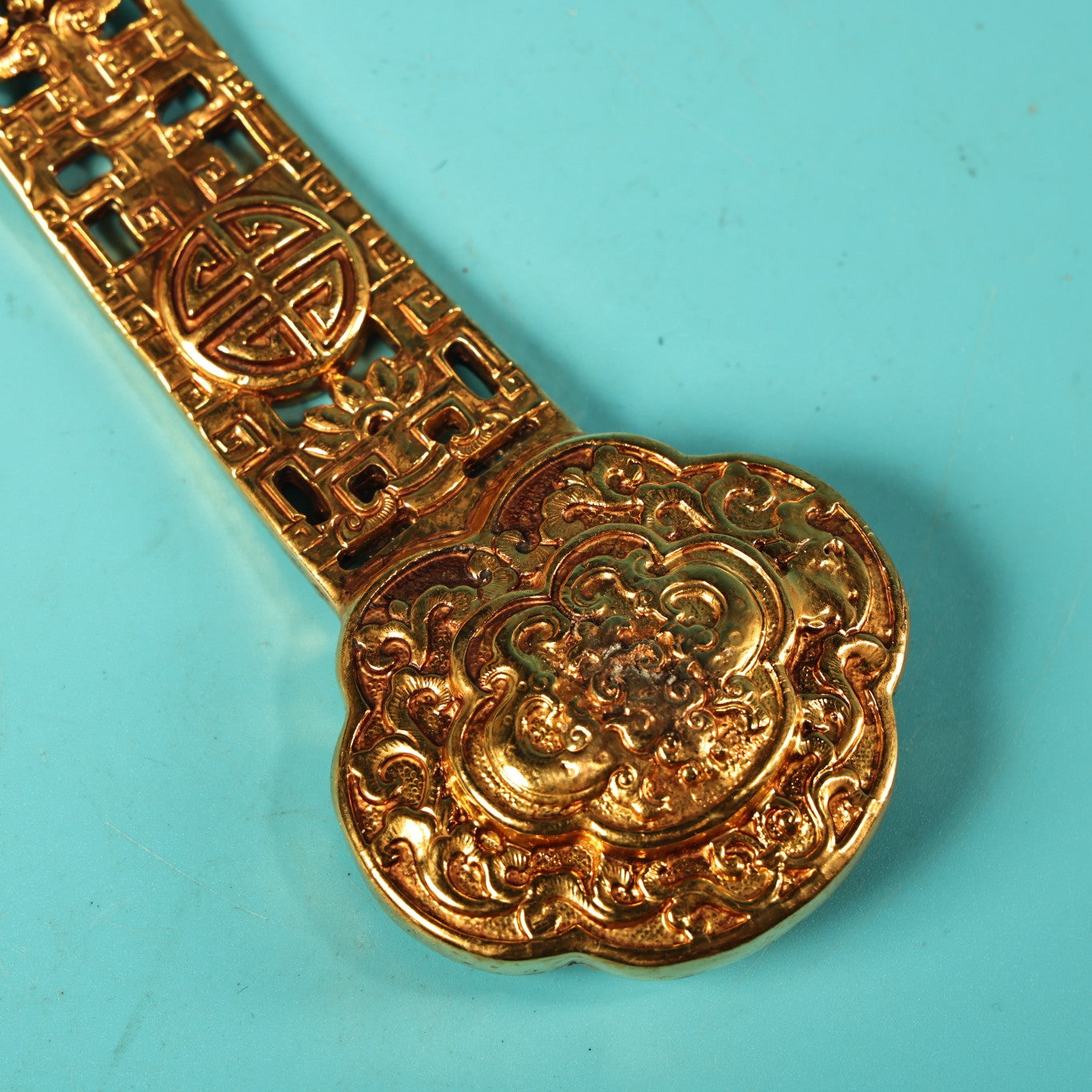 A0069 Vintage Chinese Gilt Gold Copper Low Relief Bat Design Ruyi Scepter
