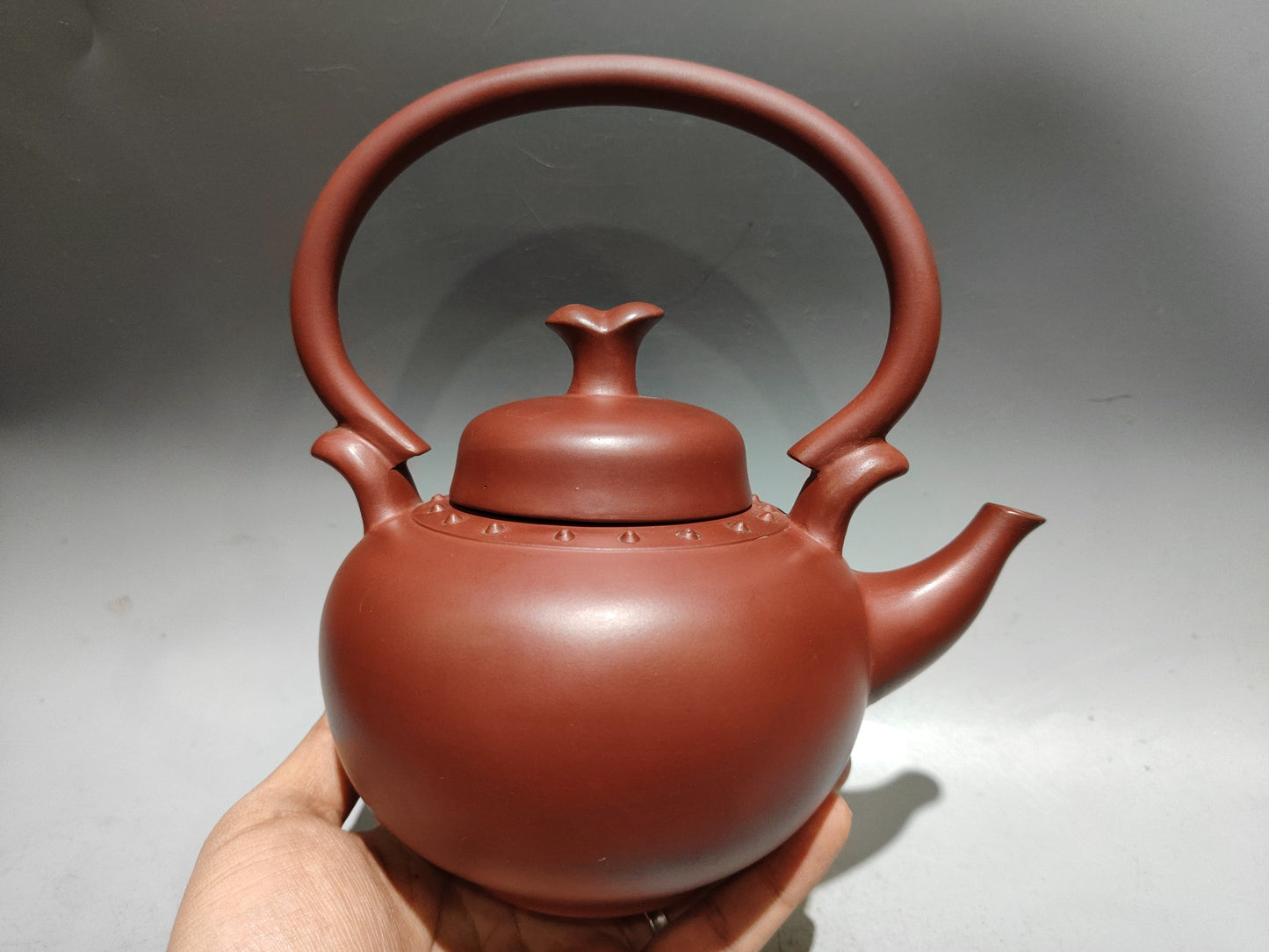 A0085 Chinese Yixing Zisha Clay Handle Teapot w Artist Signed