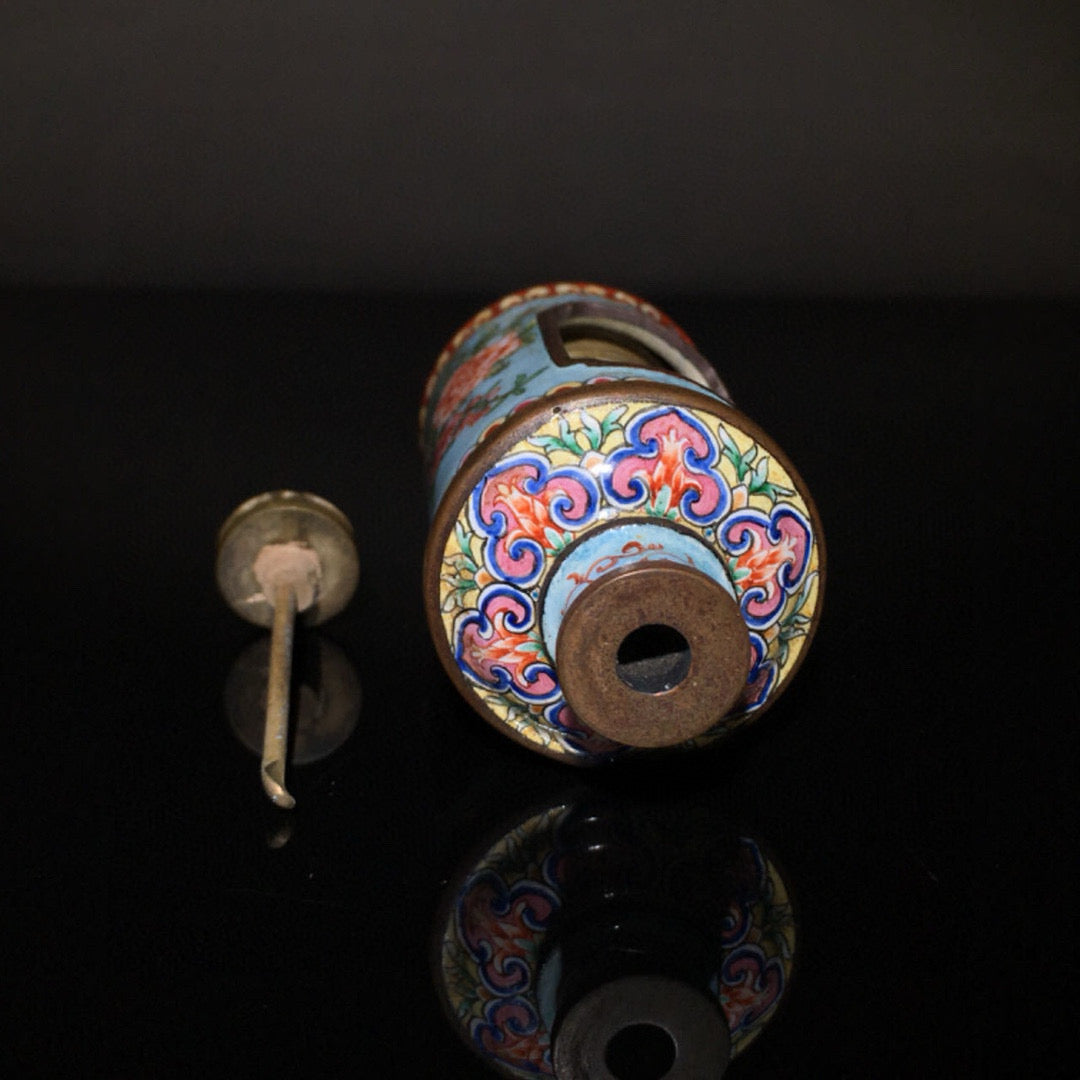 A0150 Vintage Chinese Bronze Enamel Figure & Flower Design Snuff Bottle