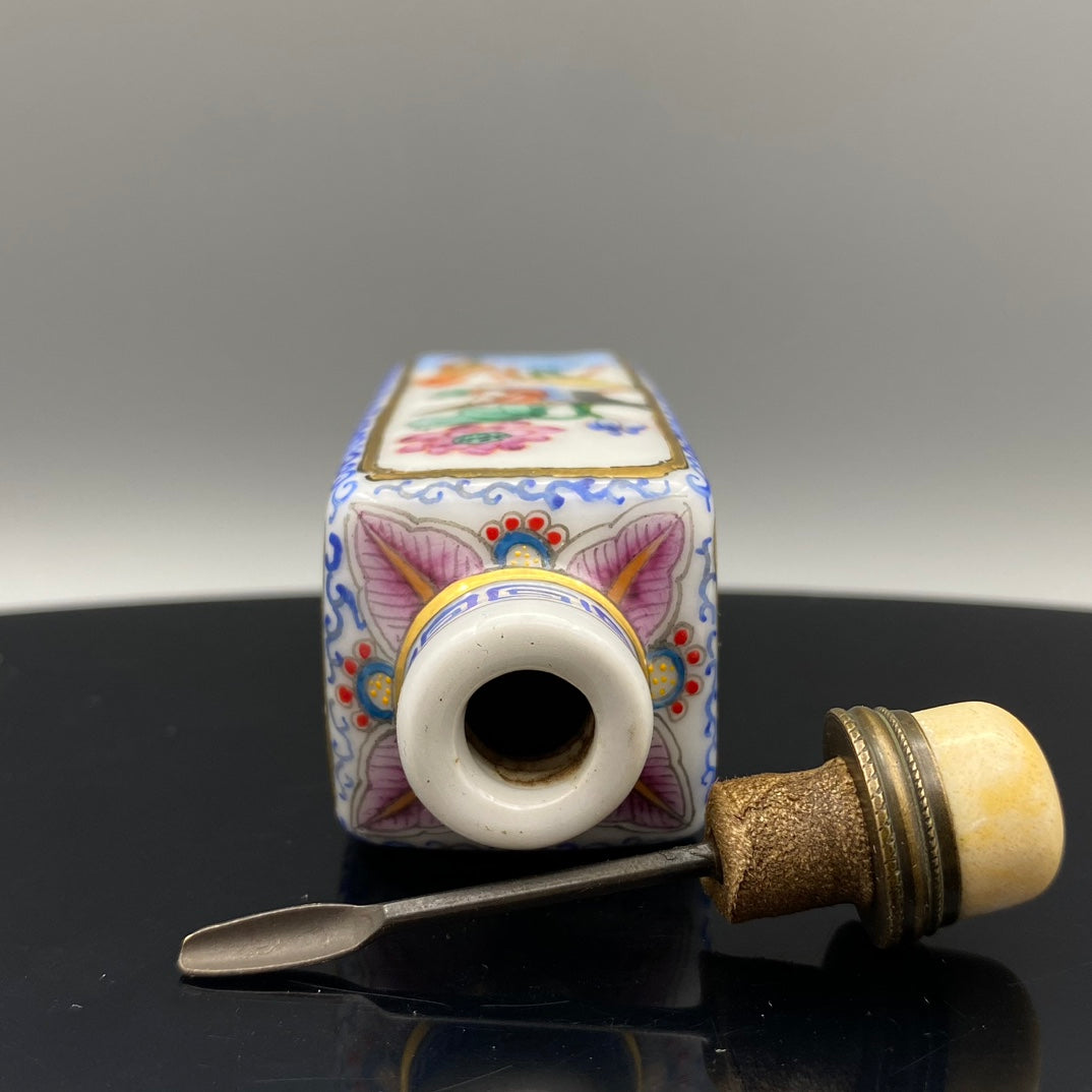A0152 Old Chinese Gilt Gold Famille Rose Peking Glass Lotus Flower & Crane Design Snuff Bottle