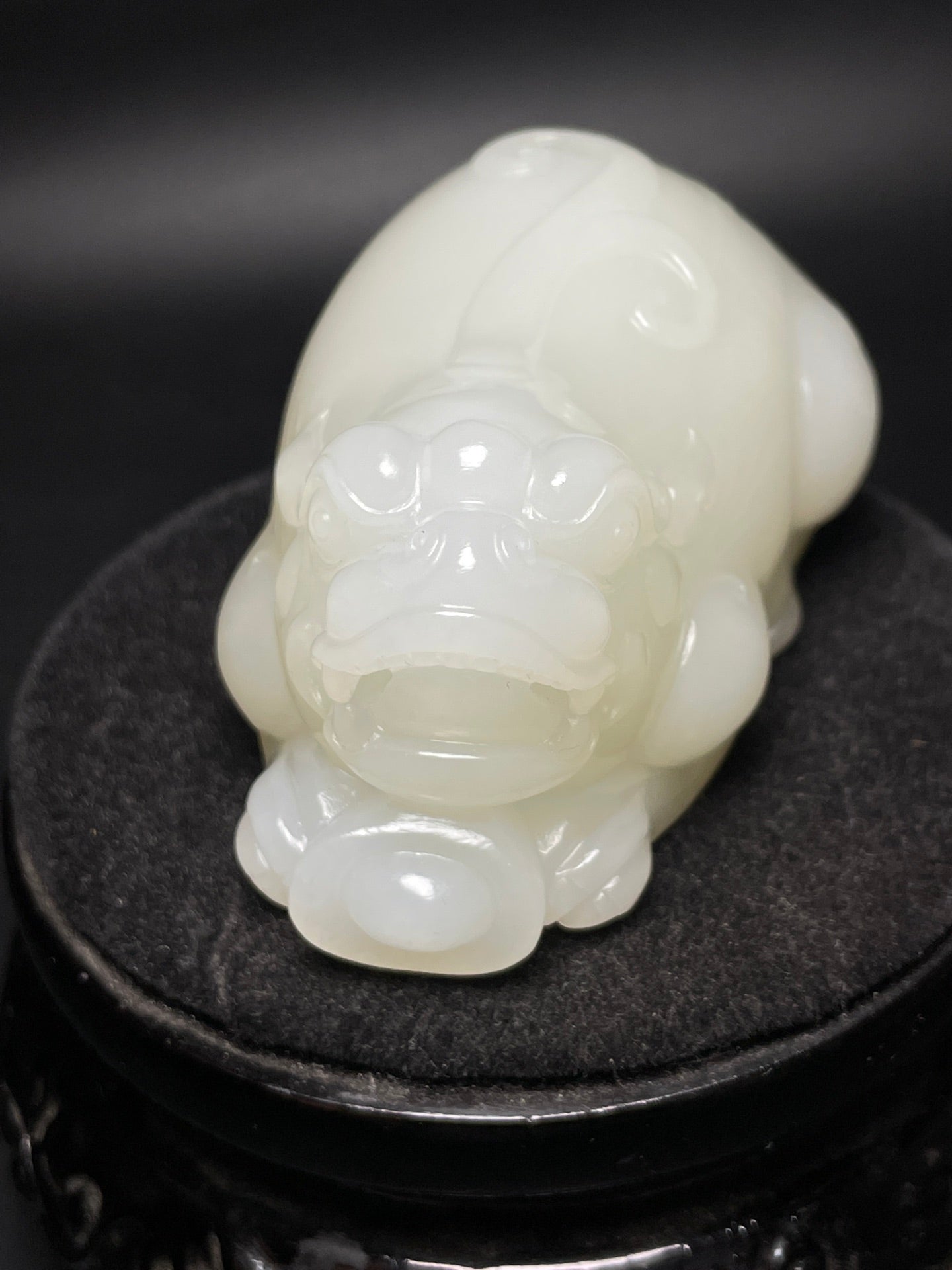 A0183 Superb Chinese Hetian Jade Carved Fortune Pixiu Statue