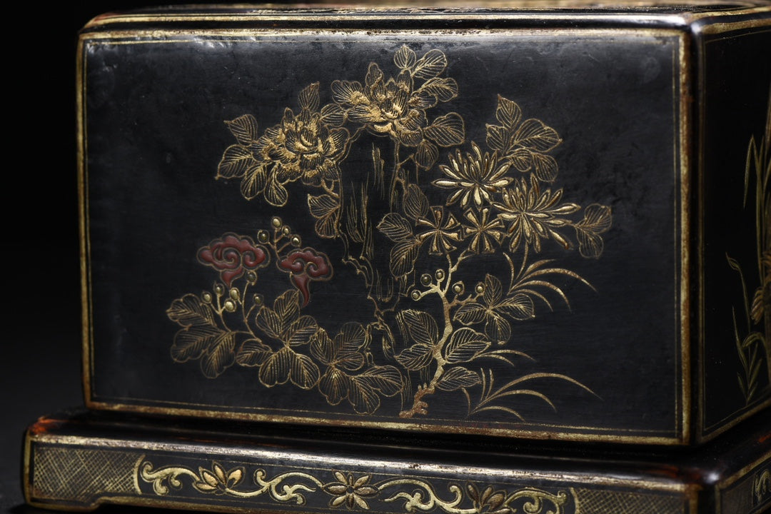 A0321 Old Chinese Gilt Gold Black Lacquerware Pine Tree & Figure Design Seal Box