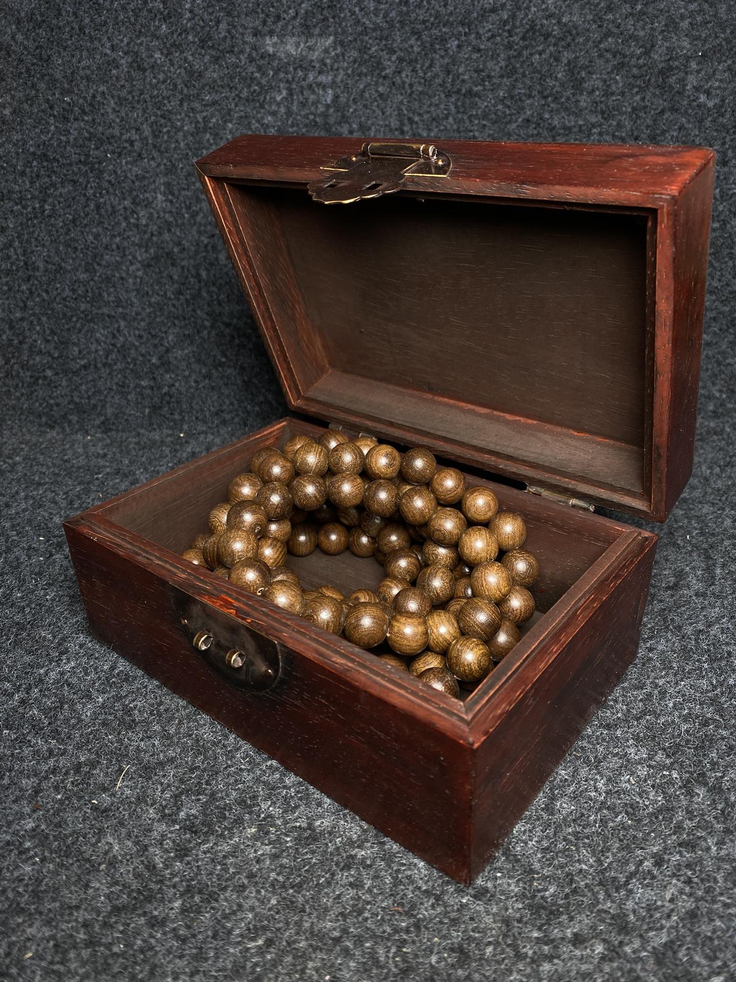 A0325 14 MM Bead Chinese Zitan Wood Beads Necklace w Huali Wood Box