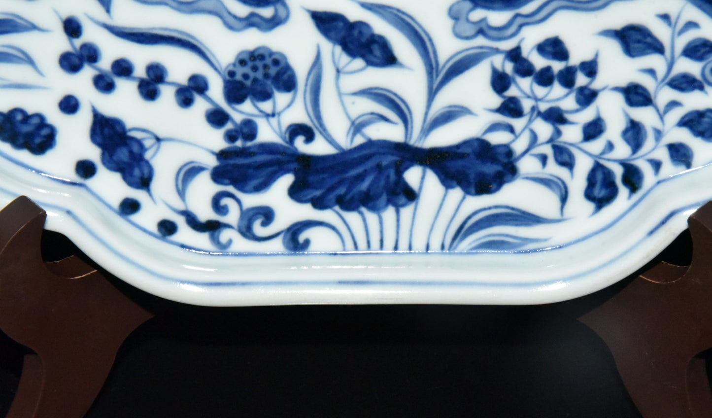 A0357 Chinese Blue And White Porcelain Lotus Flower & Mandarin Duck Design Plate