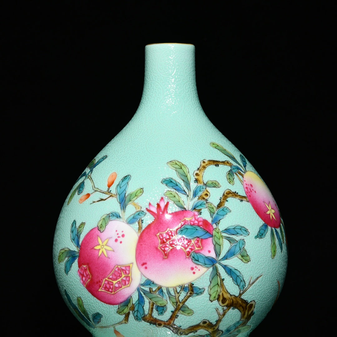 A0473 Chinese Green Glaze Famille Rose Pomegranate Design Gourd Porcelain Vase