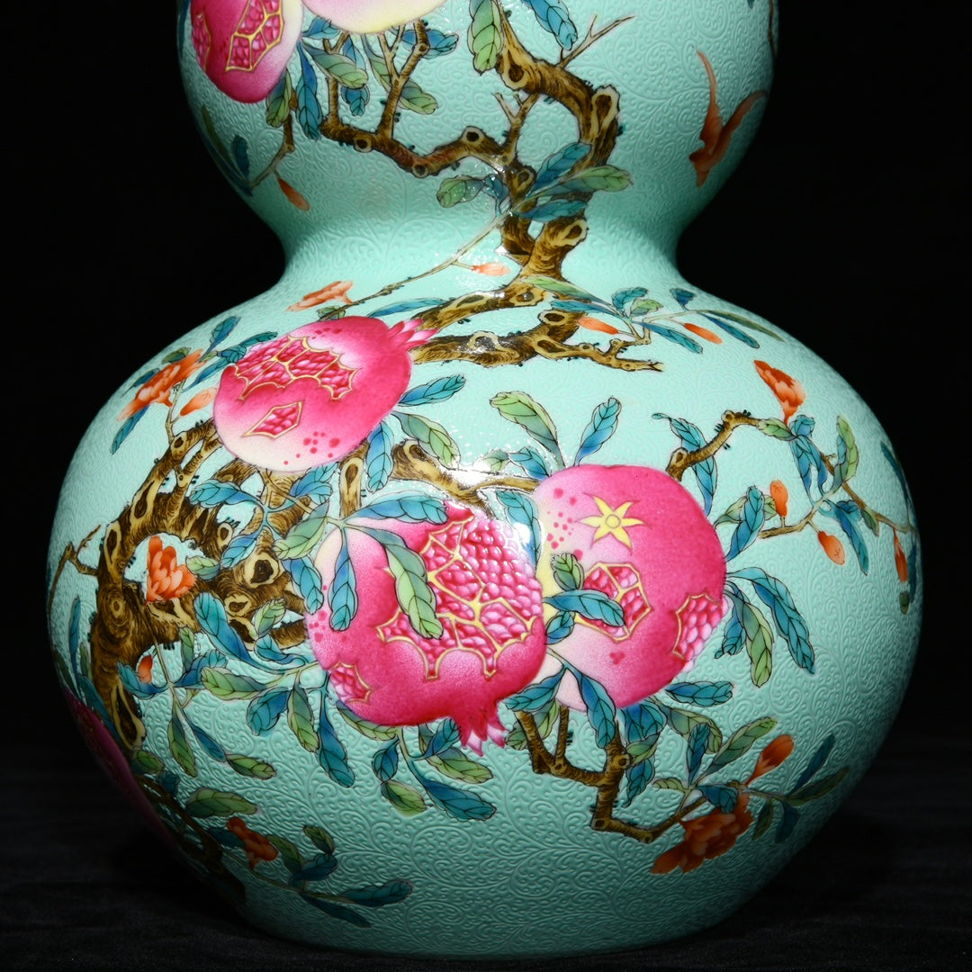 A0473 Chinese Green Glaze Famille Rose Pomegranate Design Gourd Porcelain Vase
