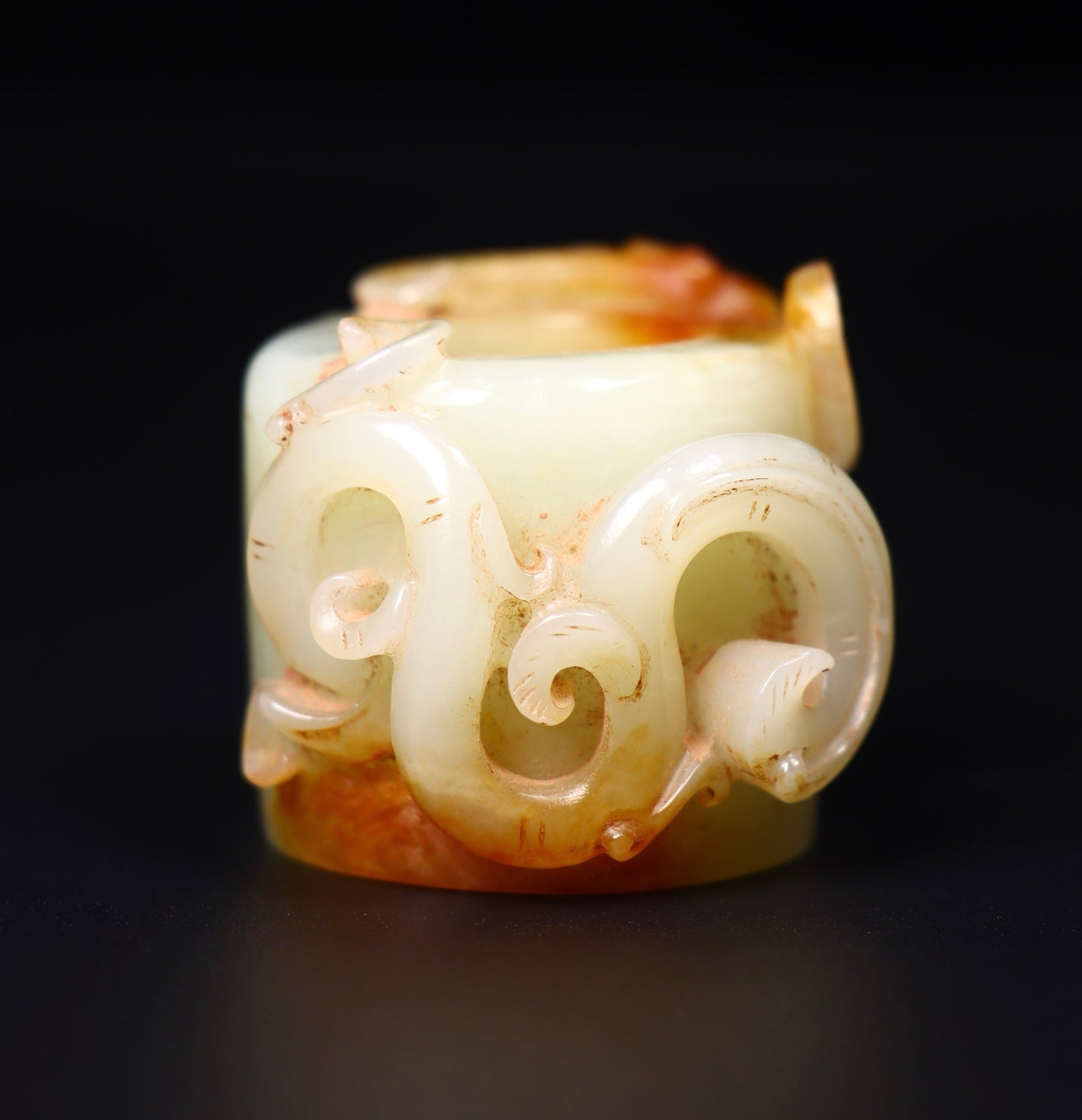 A0477 Vintage Chinese Hetian Jade High Relief Chi Dragon Thumb Ring