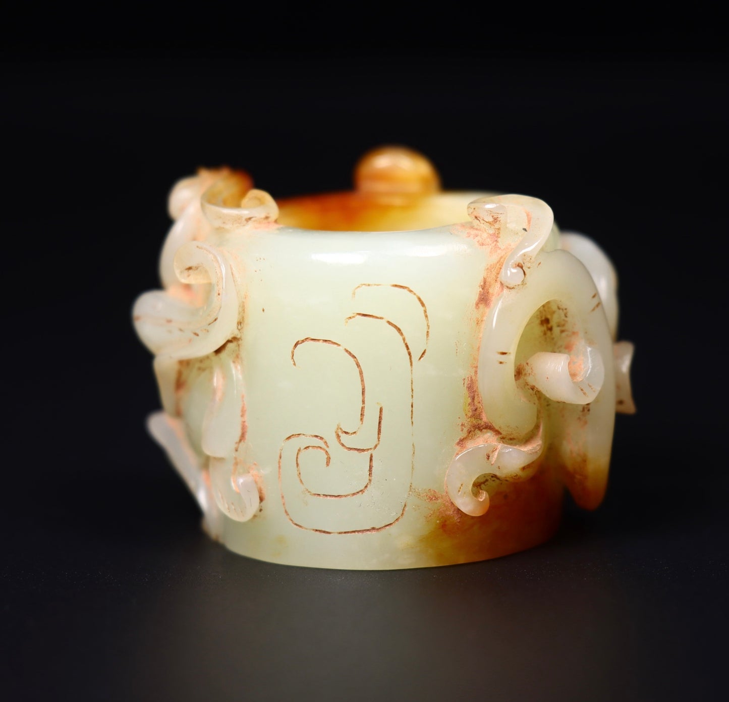 A0477 Vintage Chinese Hetian Jade High Relief Chi Dragon Thumb Ring