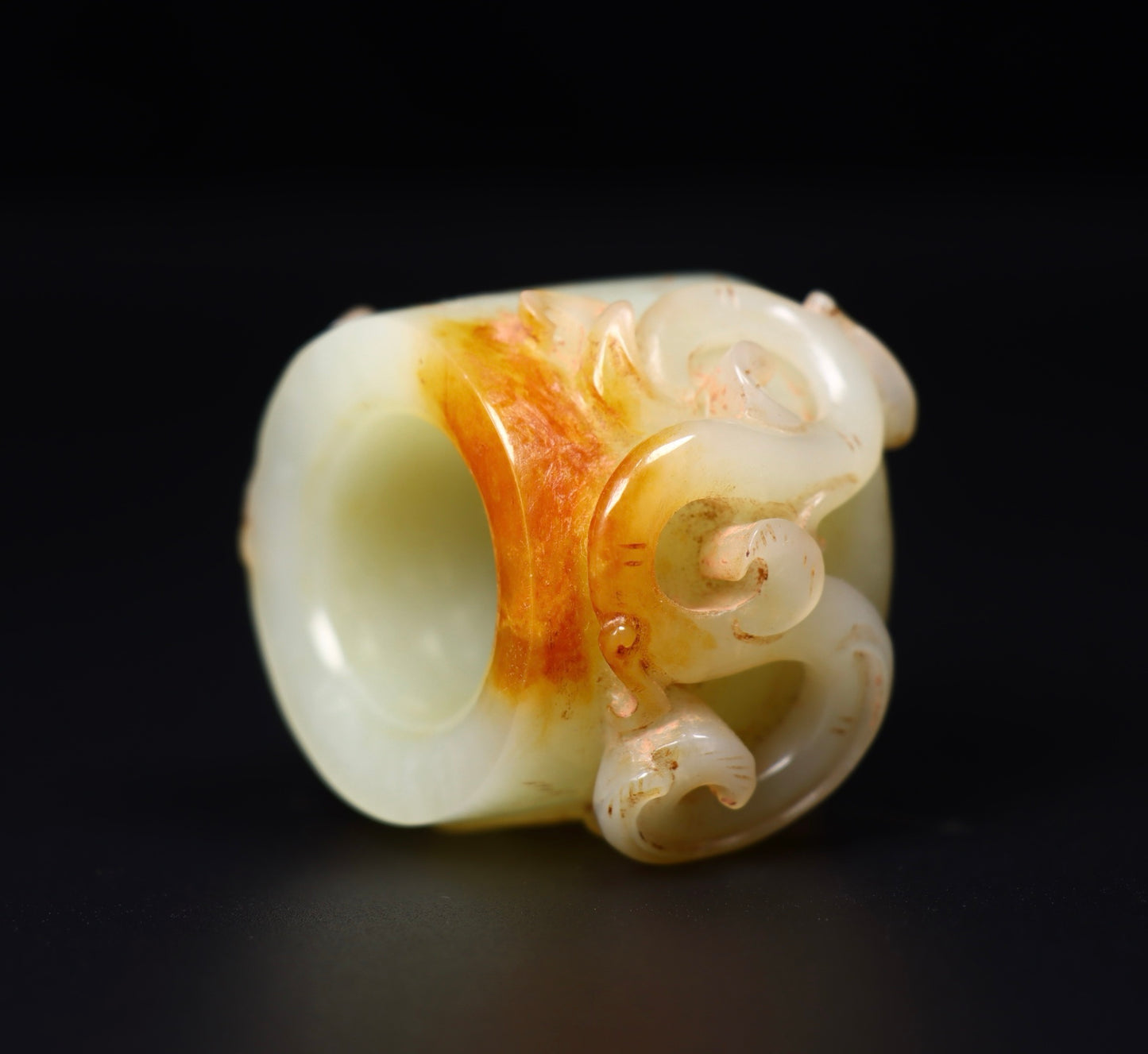 A0477 Vintage Chinese Hetian Jade High Relief Chi Dragon Thumb Ring