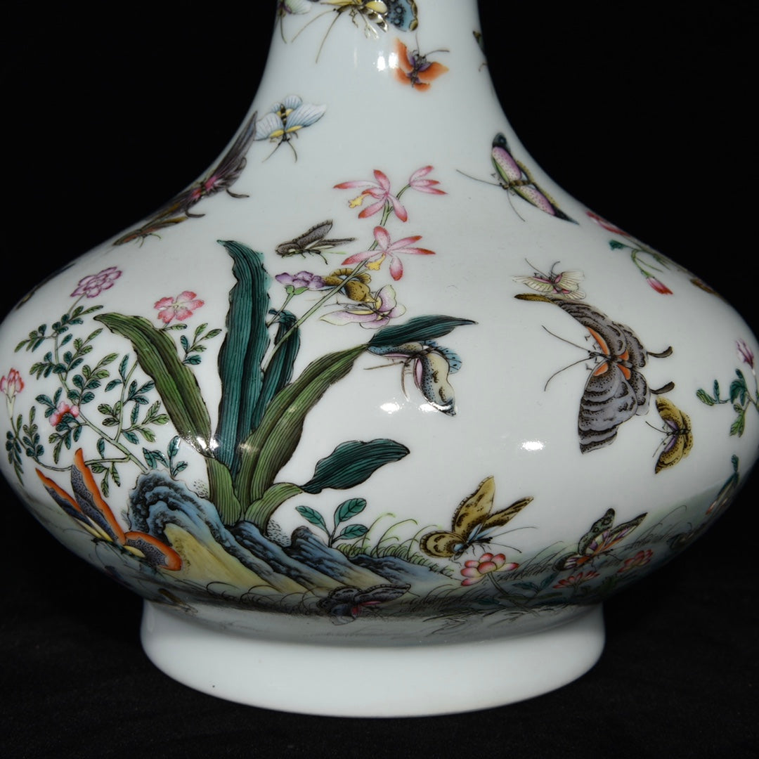 A0516 Chinese Famille Rose Flowers & Butterfly Design Porcelain Vase