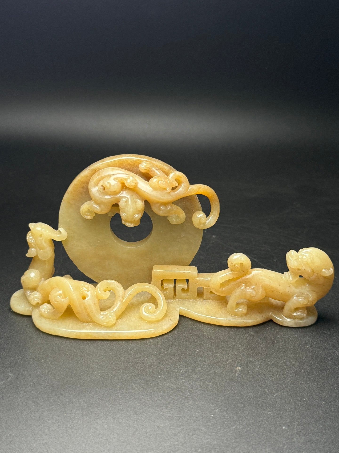 A0528 Vintage Chinese Hetian Jade Carved Chi Dragon Brush Pen Shelf