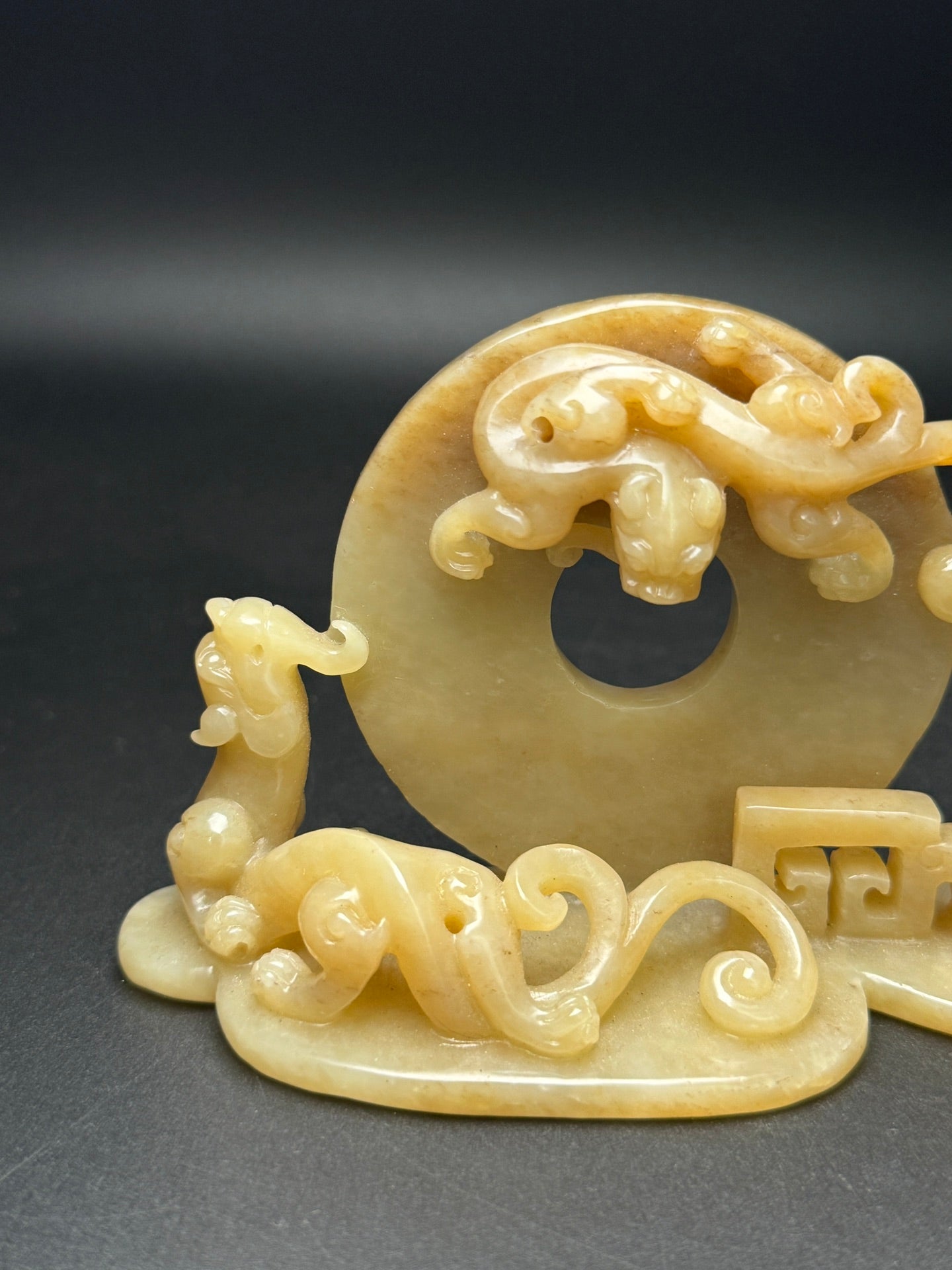 A0528 Vintage Chinese Hetian Jade Carved Chi Dragon Brush Pen Shelf
