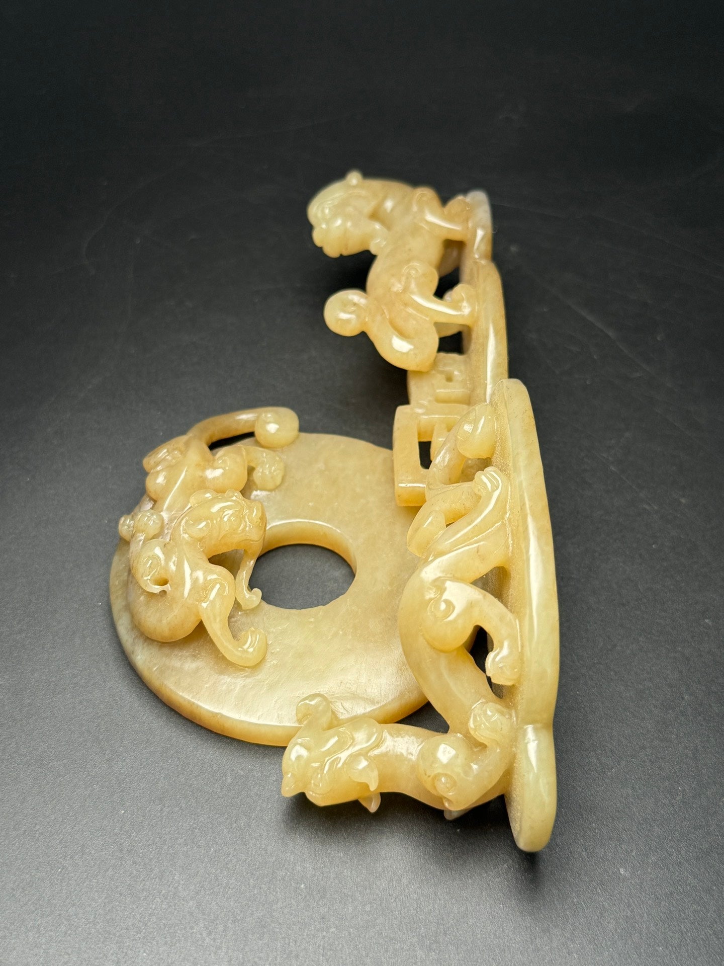 A0528 Vintage Chinese Hetian Jade Carved Chi Dragon Brush Pen Shelf