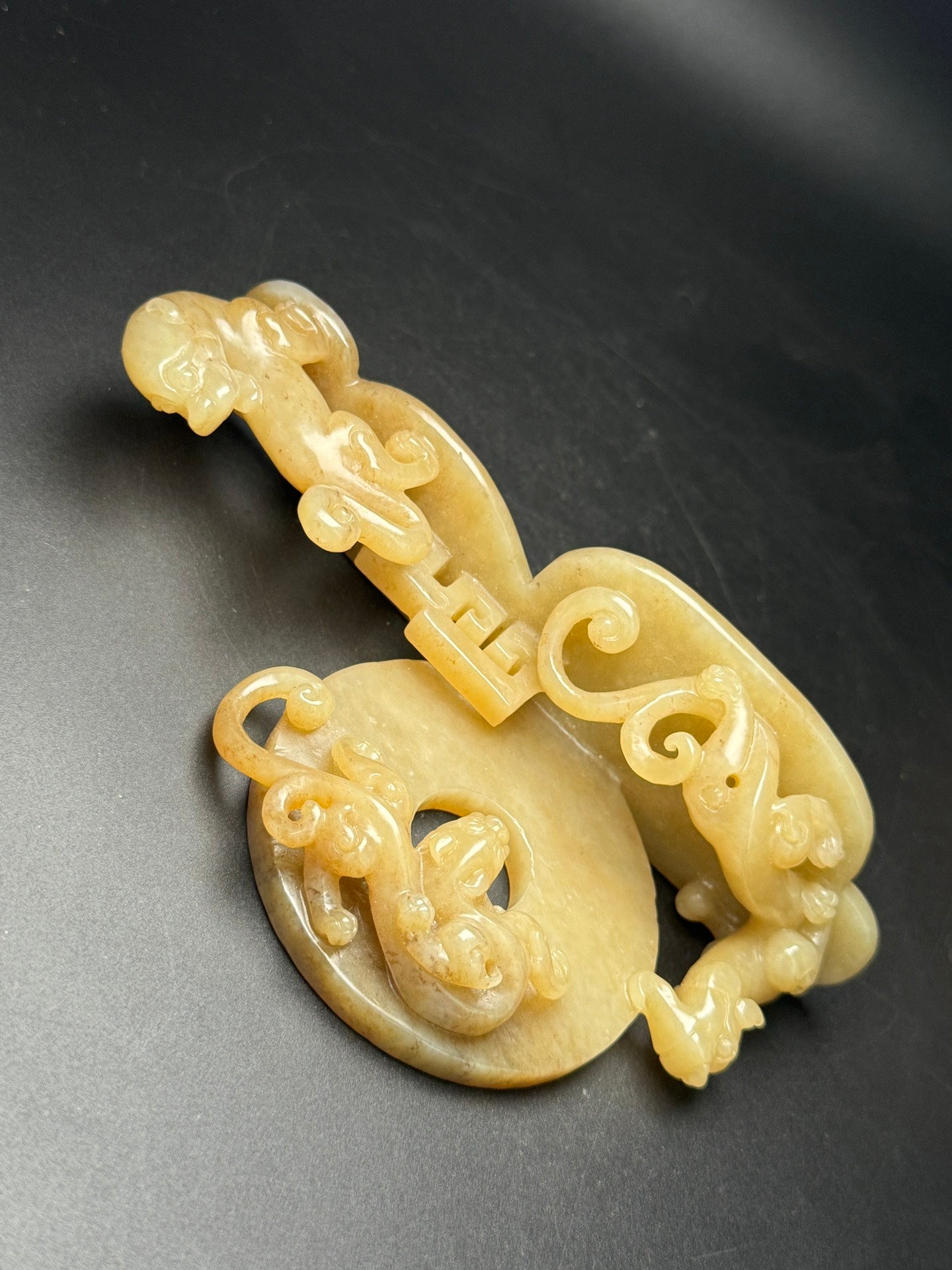 A0528 Vintage Chinese Hetian Jade Carved Chi Dragon Brush Pen Shelf