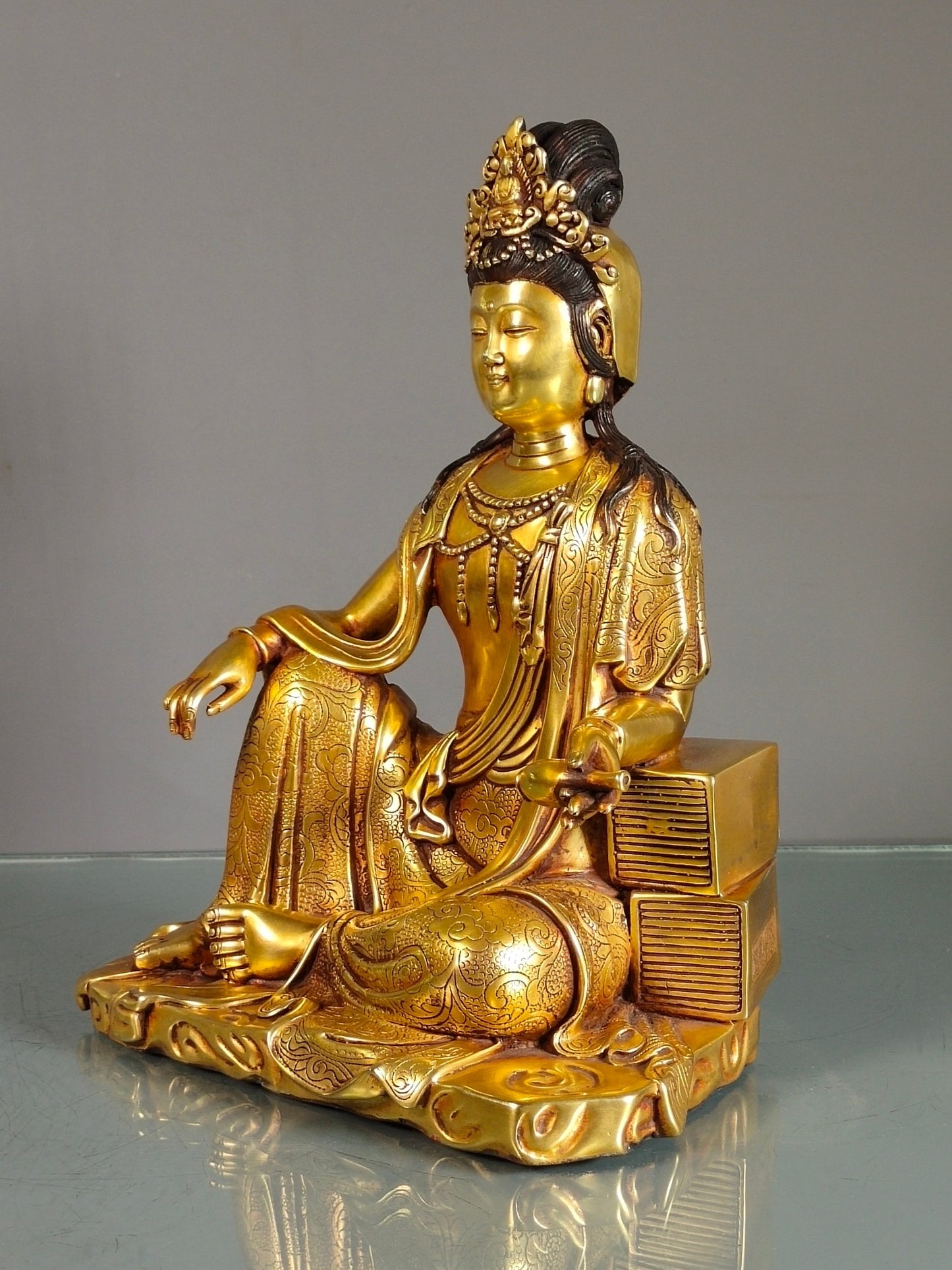 A0531 Superb Vintage Chinese Gilt Gold Copper Kwan-yin Statue