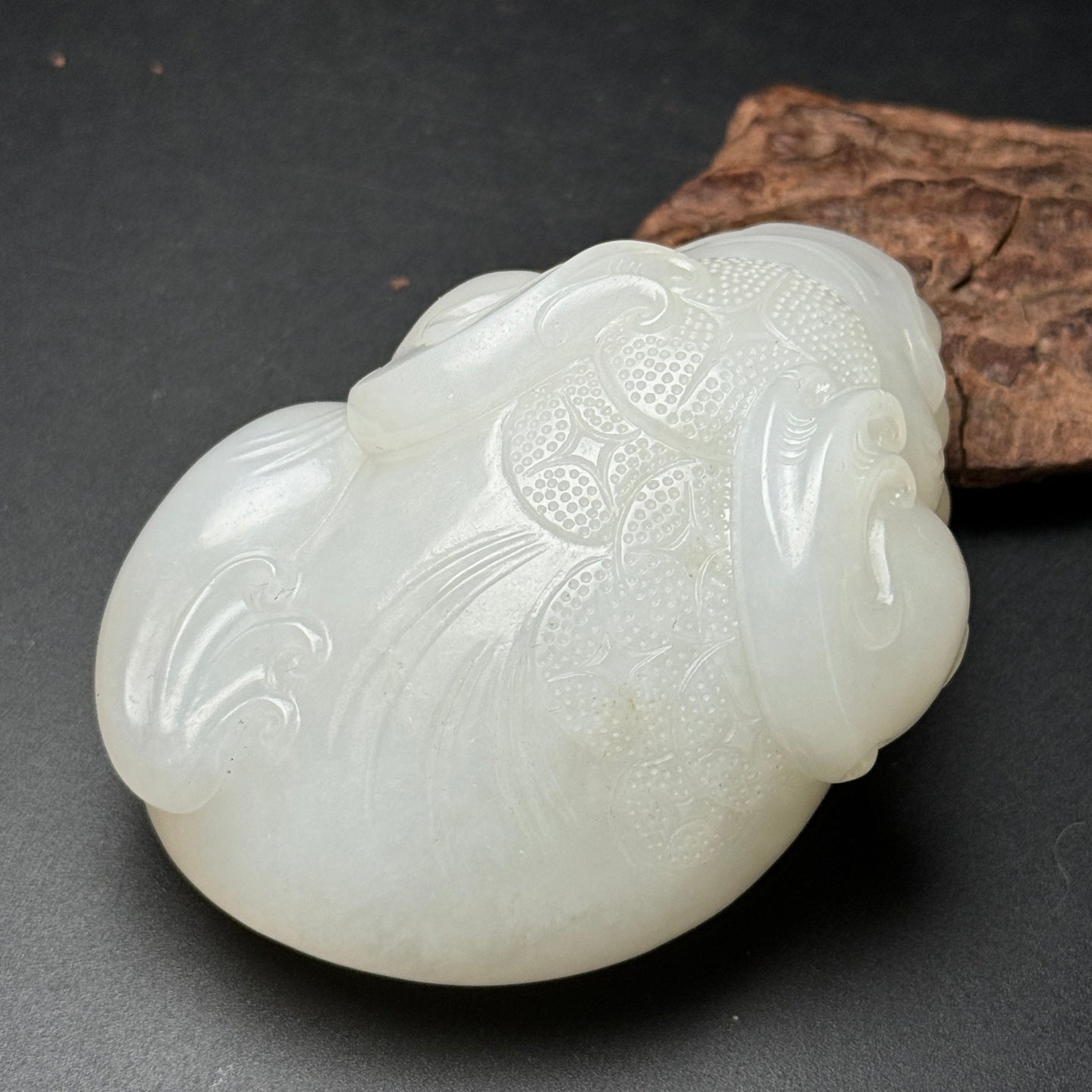 A0535 Superb Chinese White Hetian Jade Hand Carved Fortune Toad Statue