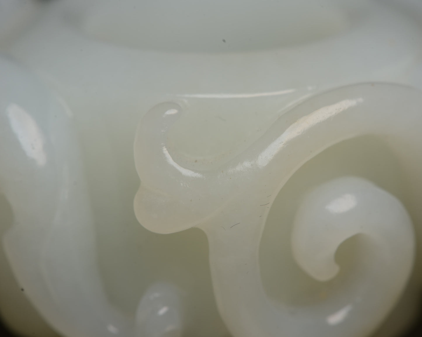 A0542 Superb Chinese Natural Hetian Jade High Relief Chi Dragon Thumb Ring