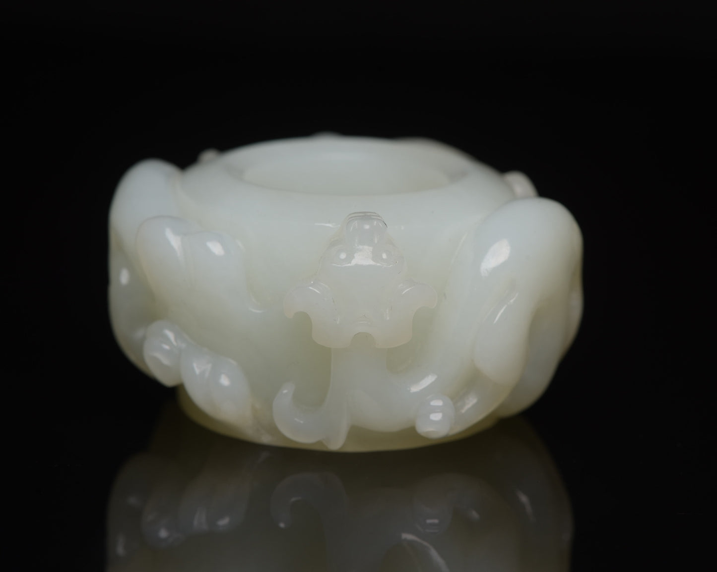 A0542 Superb Chinese Natural Hetian Jade High Relief Chi Dragon Thumb Ring