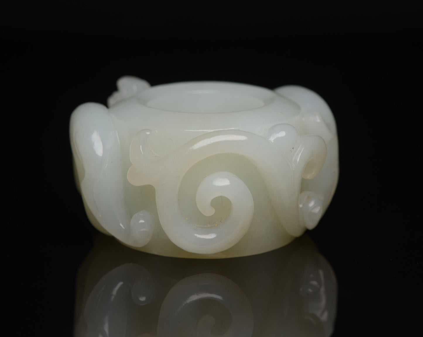 A0542 Superb Chinese Natural Hetian Jade High Relief Chi Dragon Thumb Ring