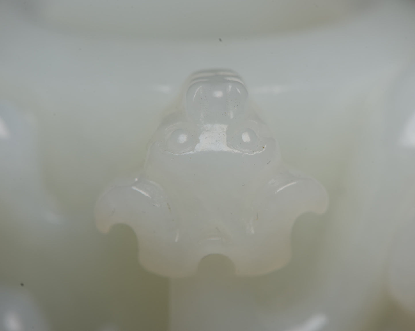 A0542 Superb Chinese Natural Hetian Jade High Relief Chi Dragon Thumb Ring