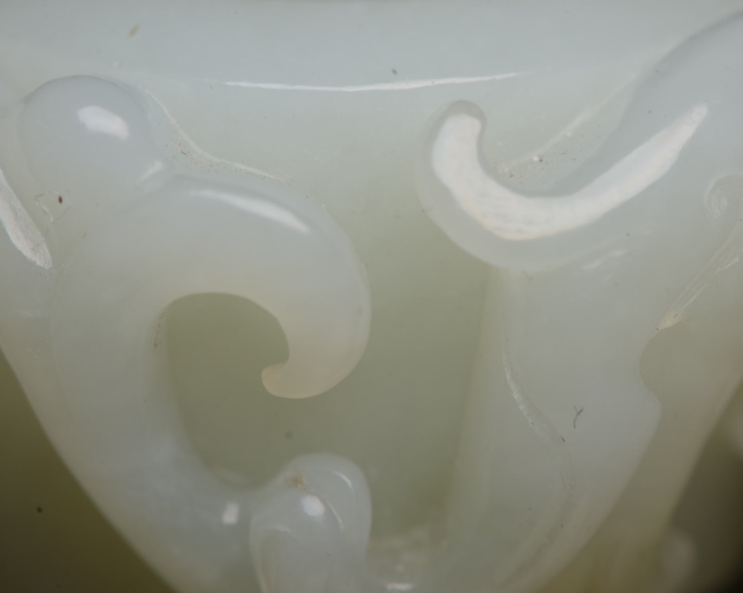 A0542 Superb Chinese Natural Hetian Jade High Relief Chi Dragon Thumb Ring