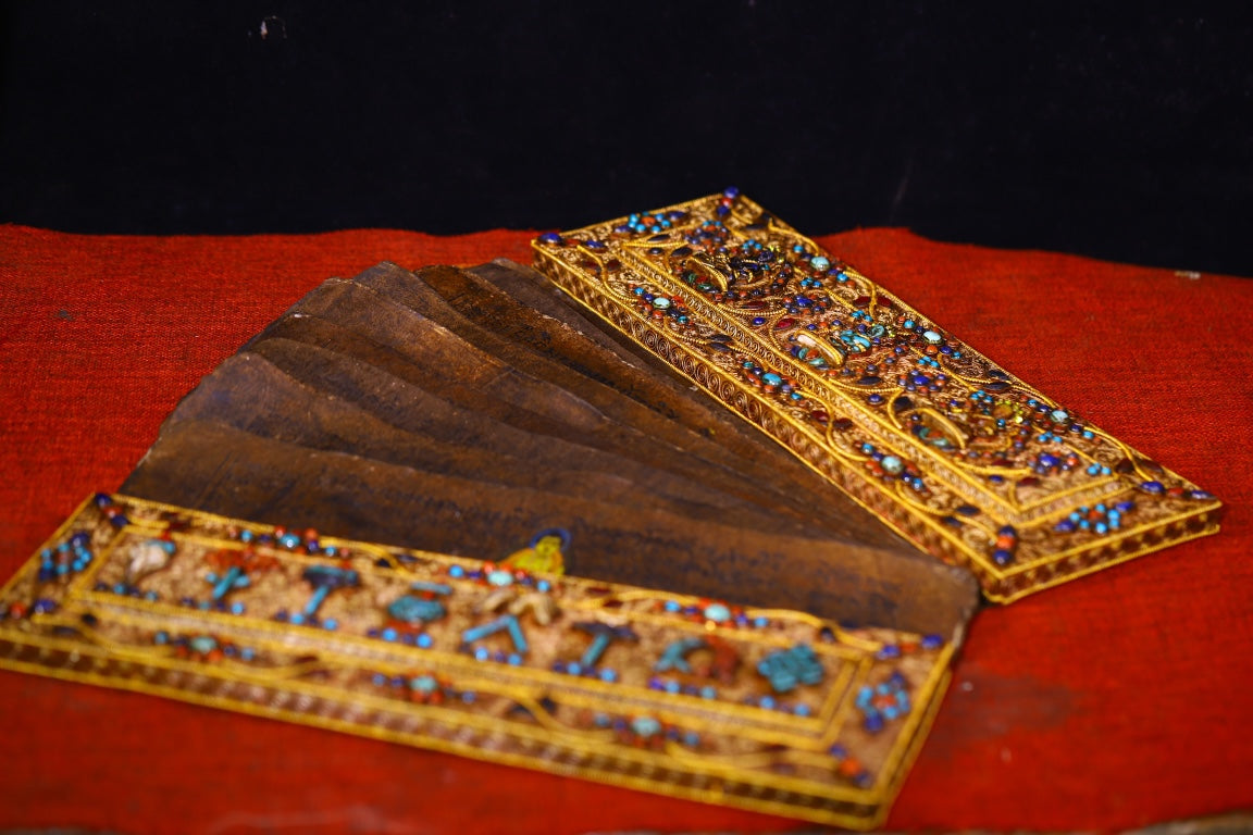 A0550 Vintage Buddhism Handwriting Sutra Book w Gold Wires Inlay Gem Cover