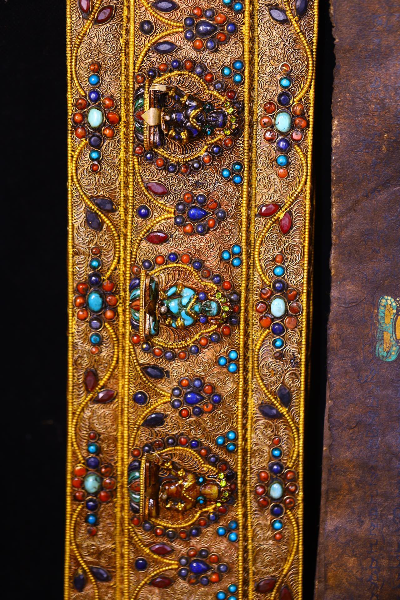 A0550 Vintage Buddhism Handwriting Sutra Book w Gold Wires Inlay Gem Cover