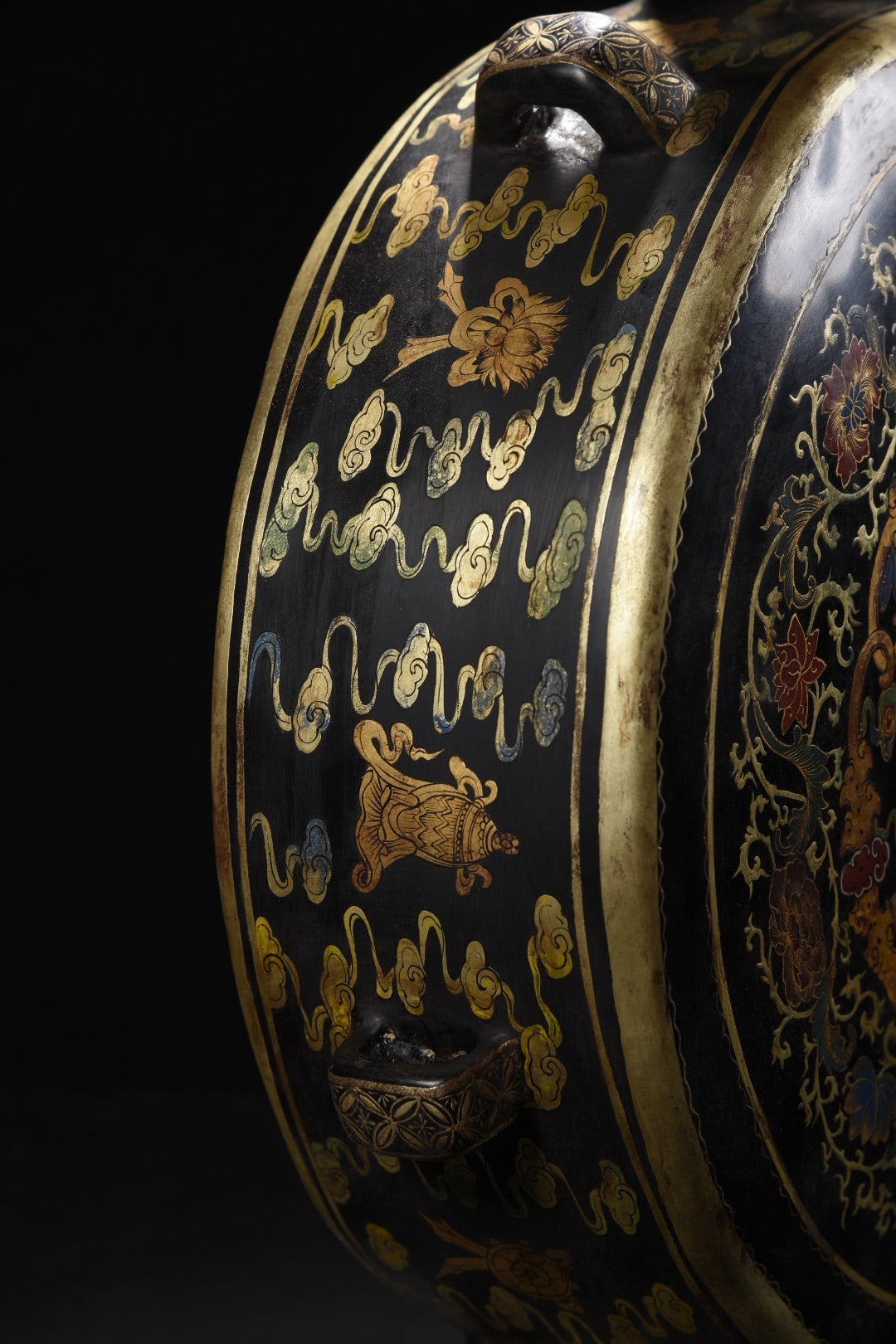 A0567 Chinese Gilt Gold Wooden-cored Lacquerware Flowers Design Vase