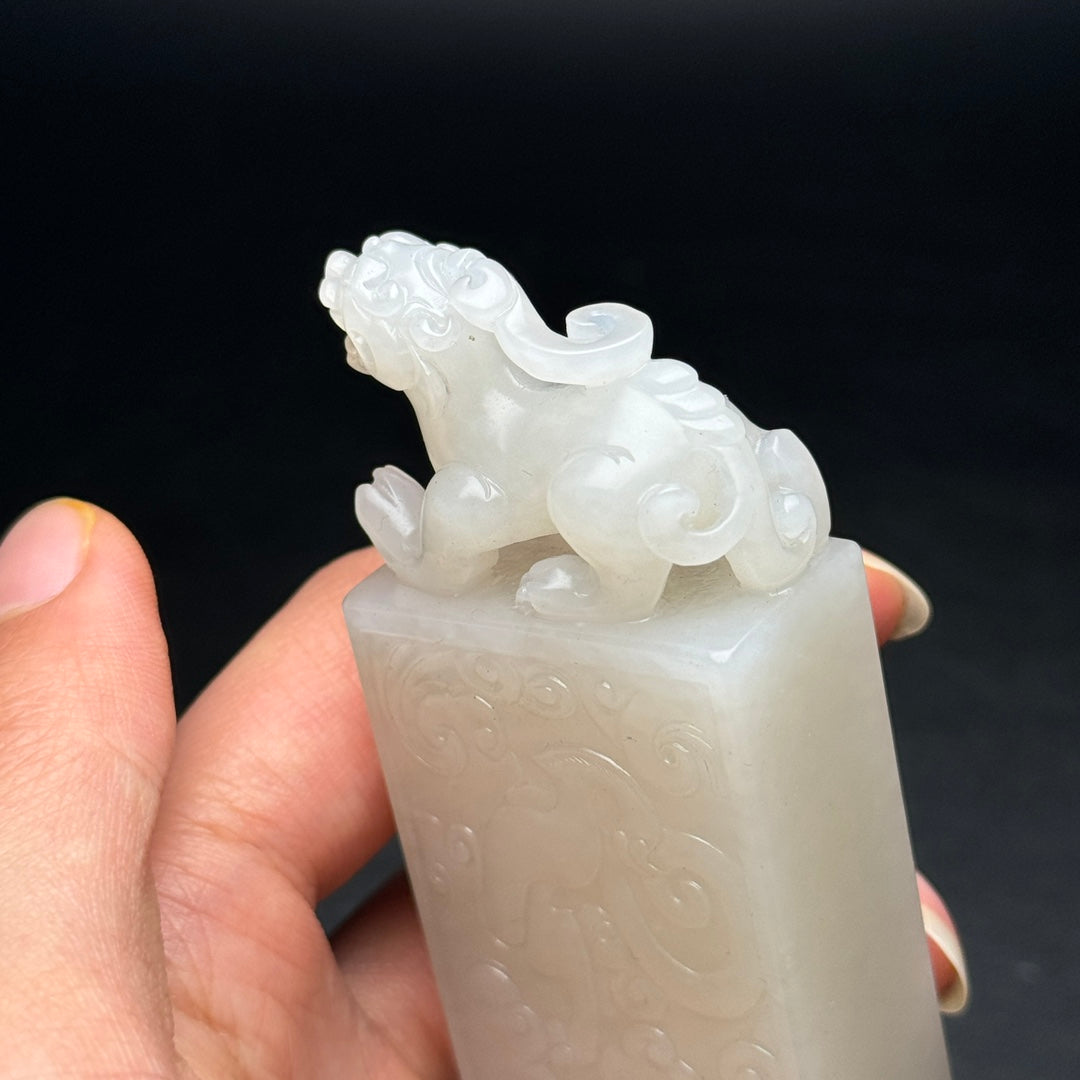 A0575 Superb Chinese White Hetian Jade Low Relief Fortune Pixiu Seal Staue