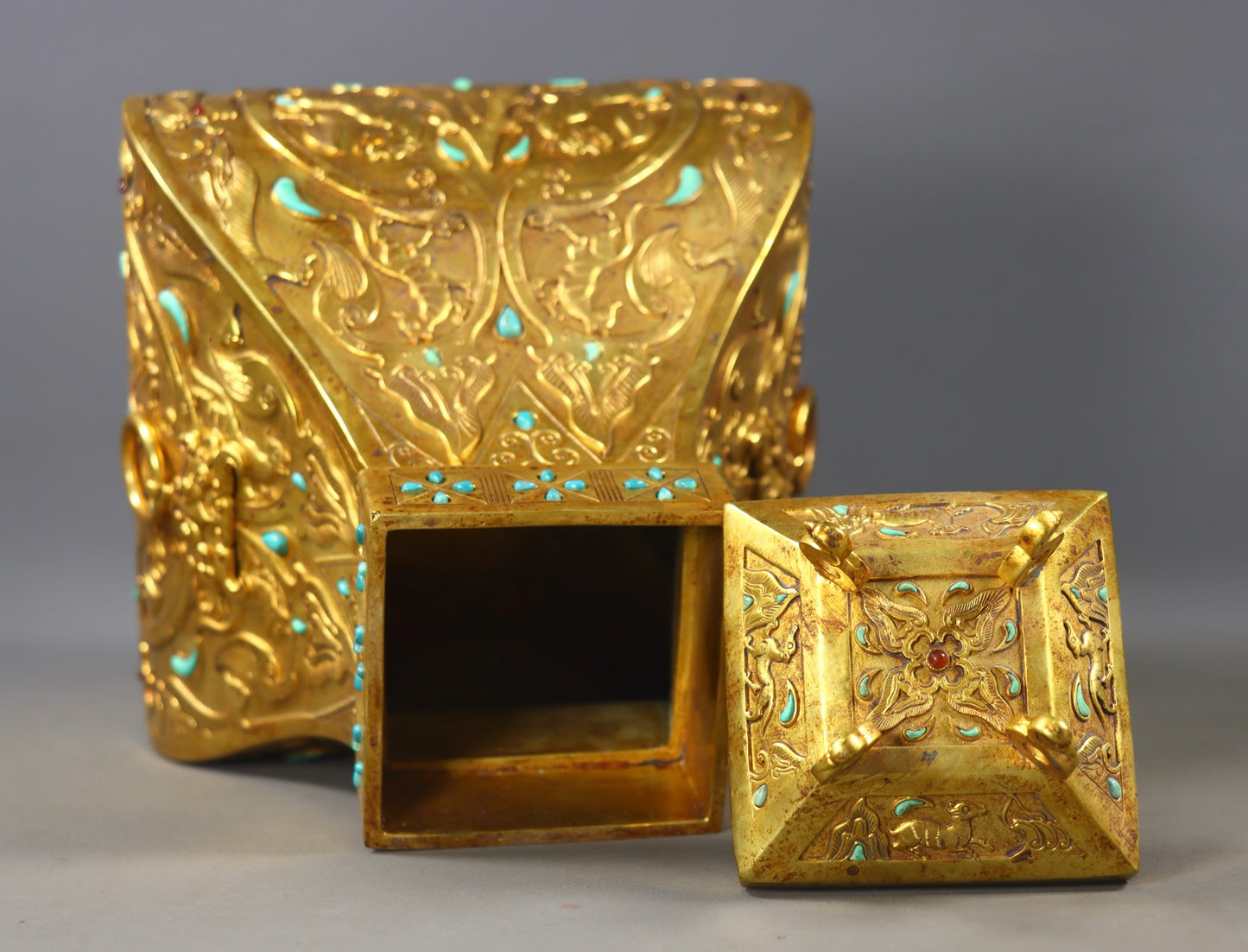 A0585 Vintage Chinese Gilt Gold Bronze Inlay Turquoise Fortune Beast Pot w Lid