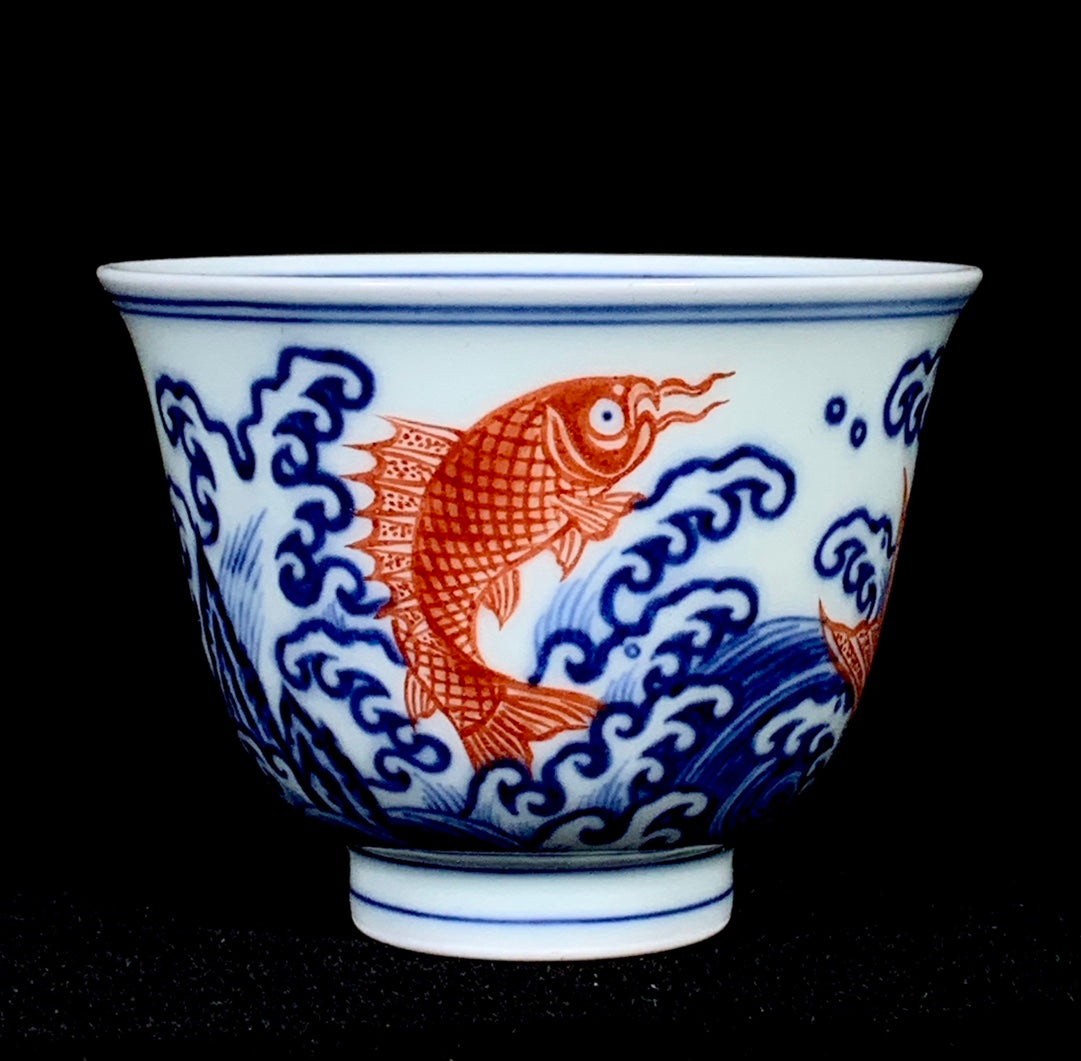 A0607 Chinese Iron Red Glaze+Blue And White Porcelain Dragon Fish Design Wine Cup
